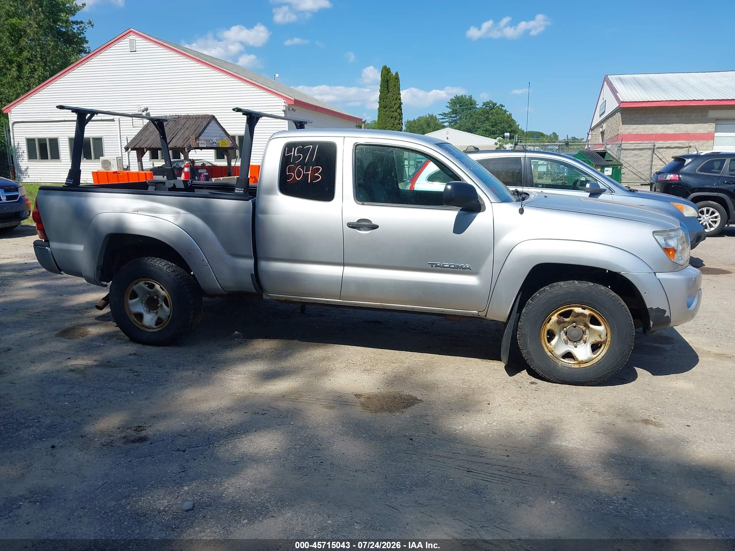2007 Toyota Tacoma   Silver vin: 5TEUX42N87Z441334