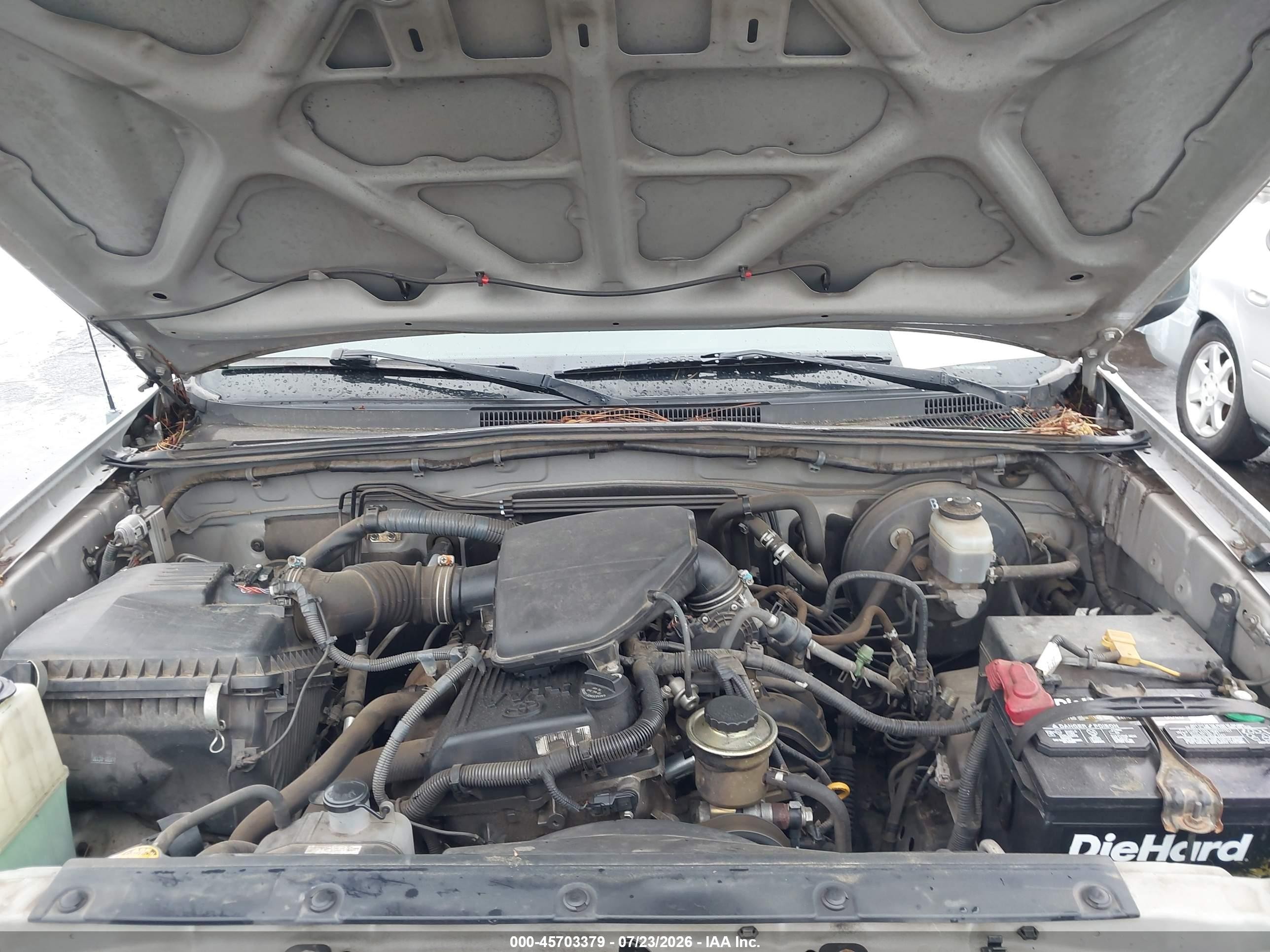 2005 Toyota Tacoma   Silver vin: 5TEUX42N95Z115894