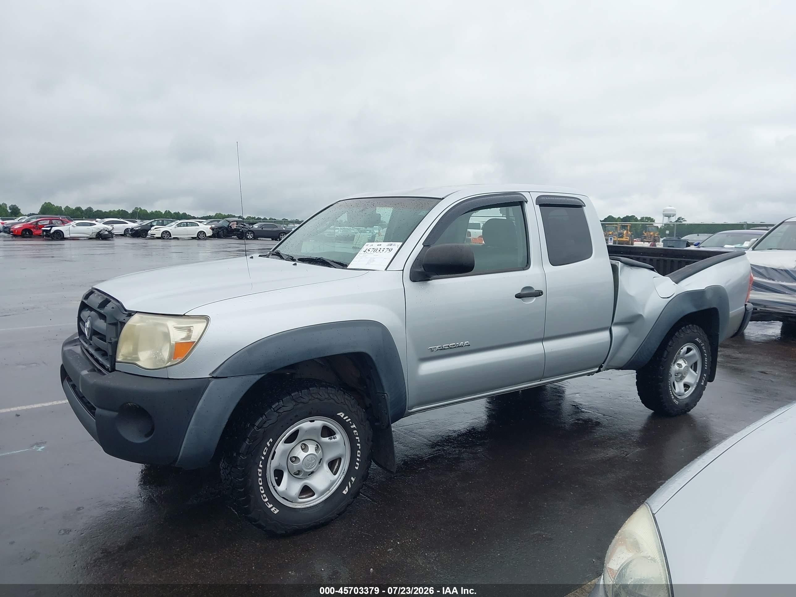 2005 Toyota Tacoma   Silver vin: 5TEUX42N95Z115894