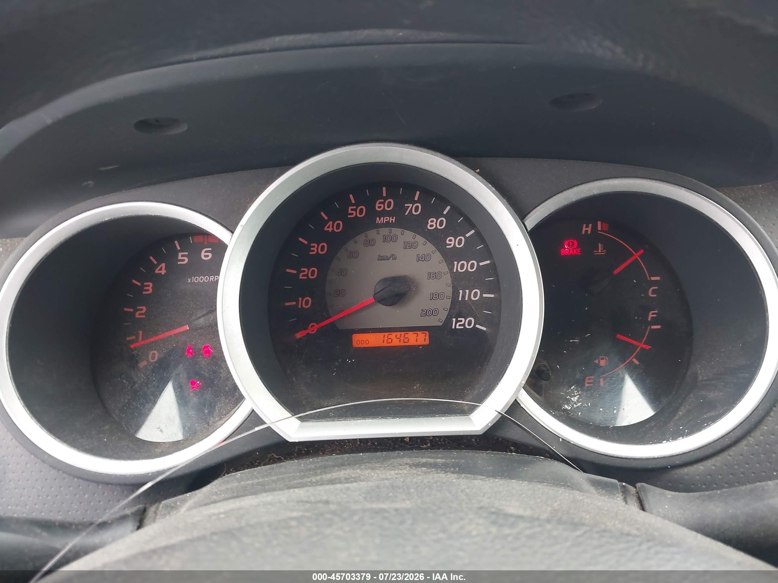 2005 Toyota Tacoma   Silver vin: 5TEUX42N95Z115894