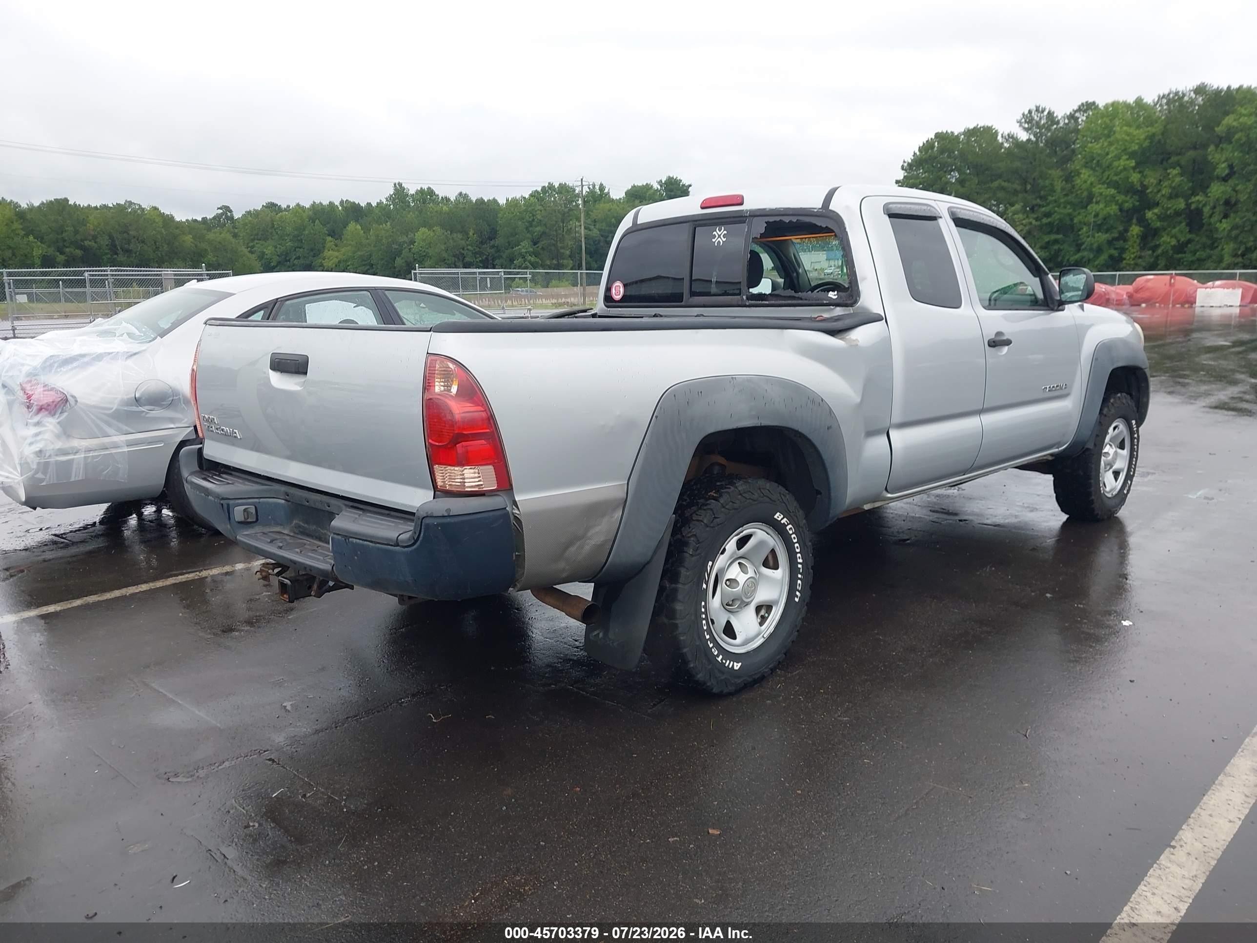 2005 Toyota Tacoma   Silver vin: 5TEUX42N95Z115894