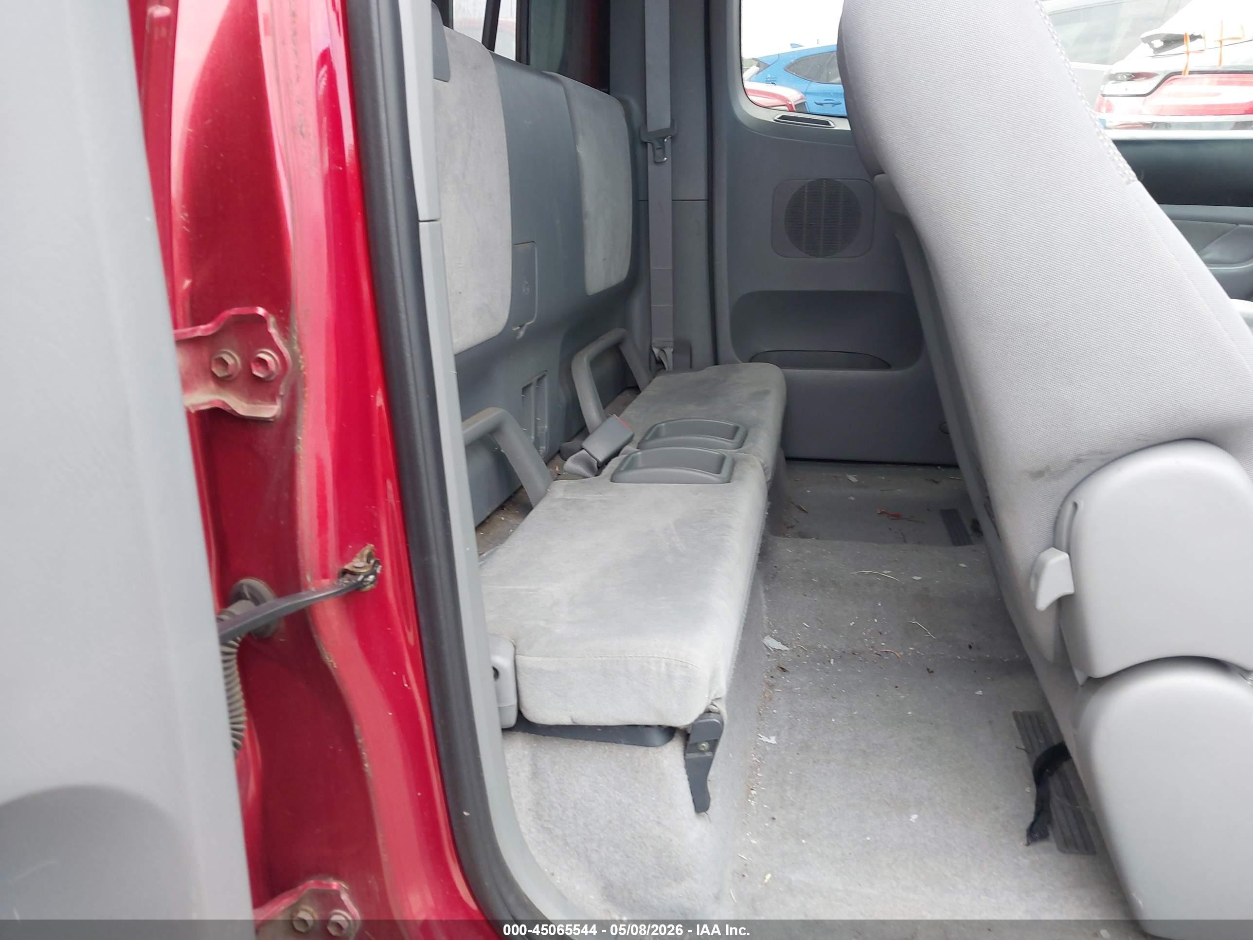 2006 Toyota Tacoma   Red vin: 5TEUX42N96Z304952