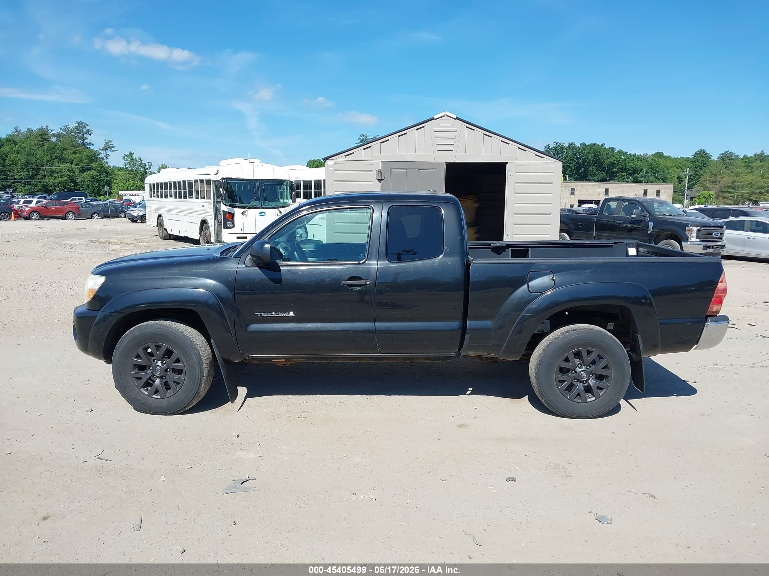 2010 Toyota Tacoma   Black vin: 5TEUX4EN9AZ738406