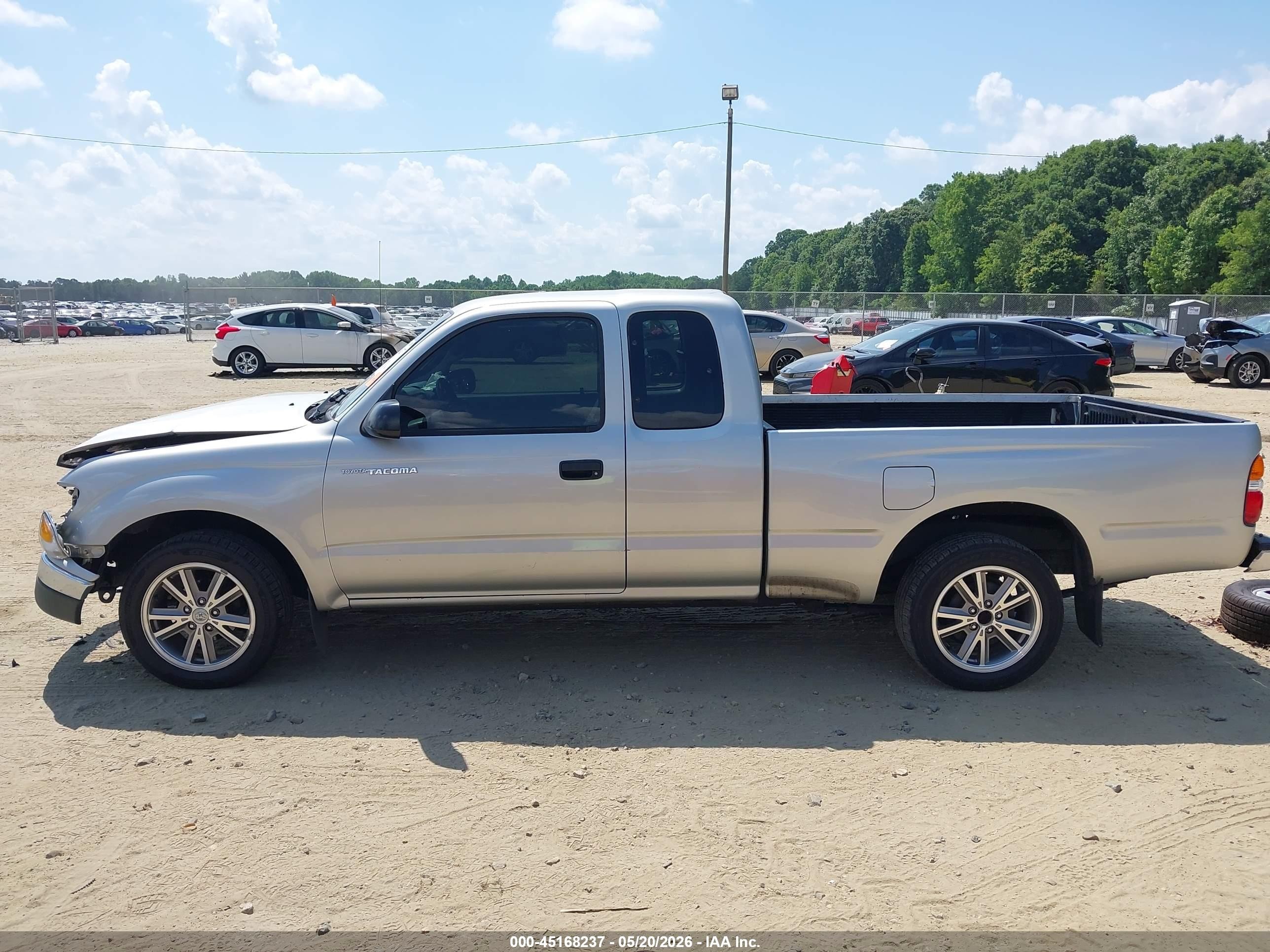 2003 Toyota Tacoma   Silver vin: 5TEVL52N03Z168759