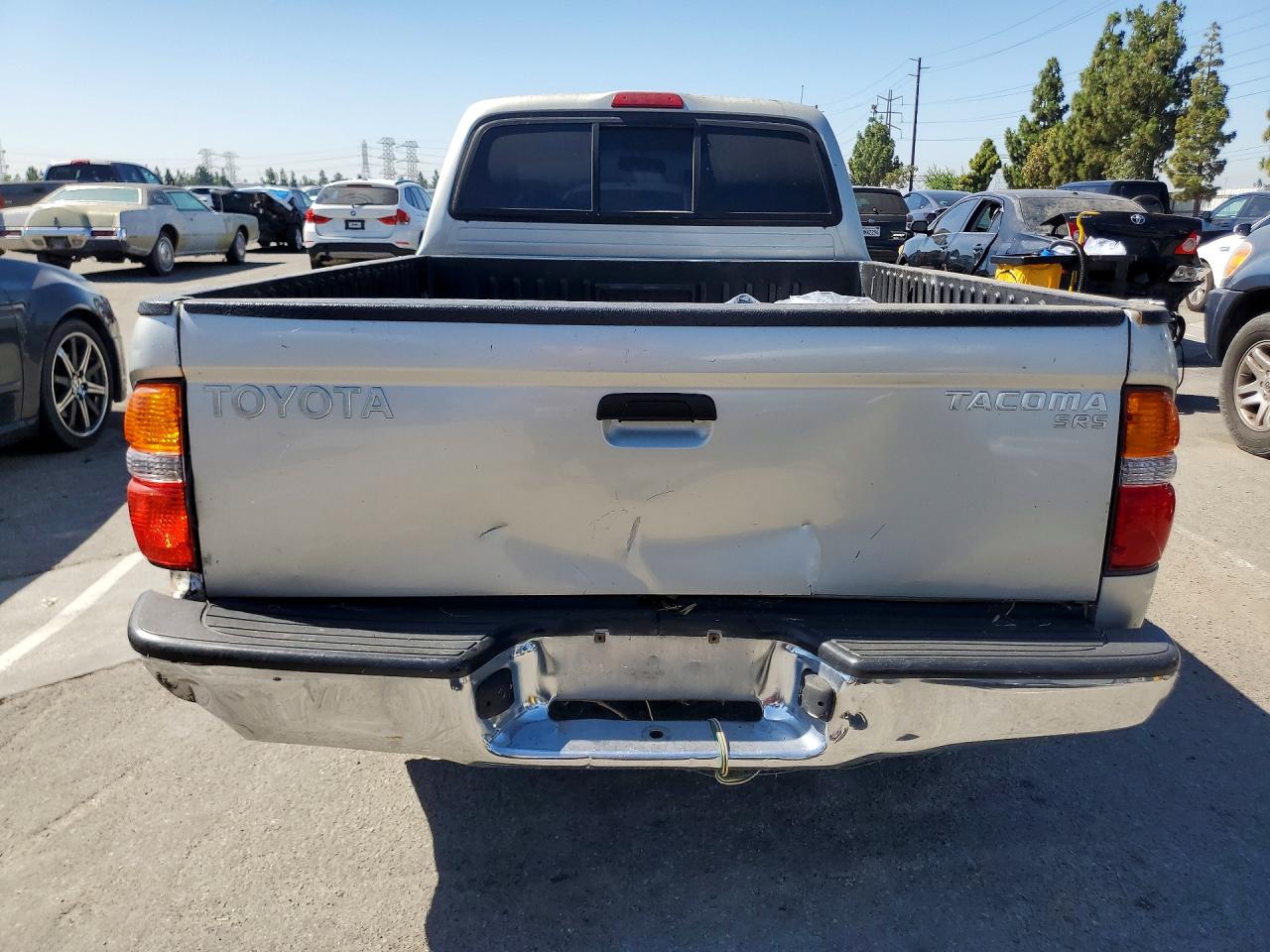 2004 Toyota Tacoma Base Silver vin: 5TEVL52N04Z367330