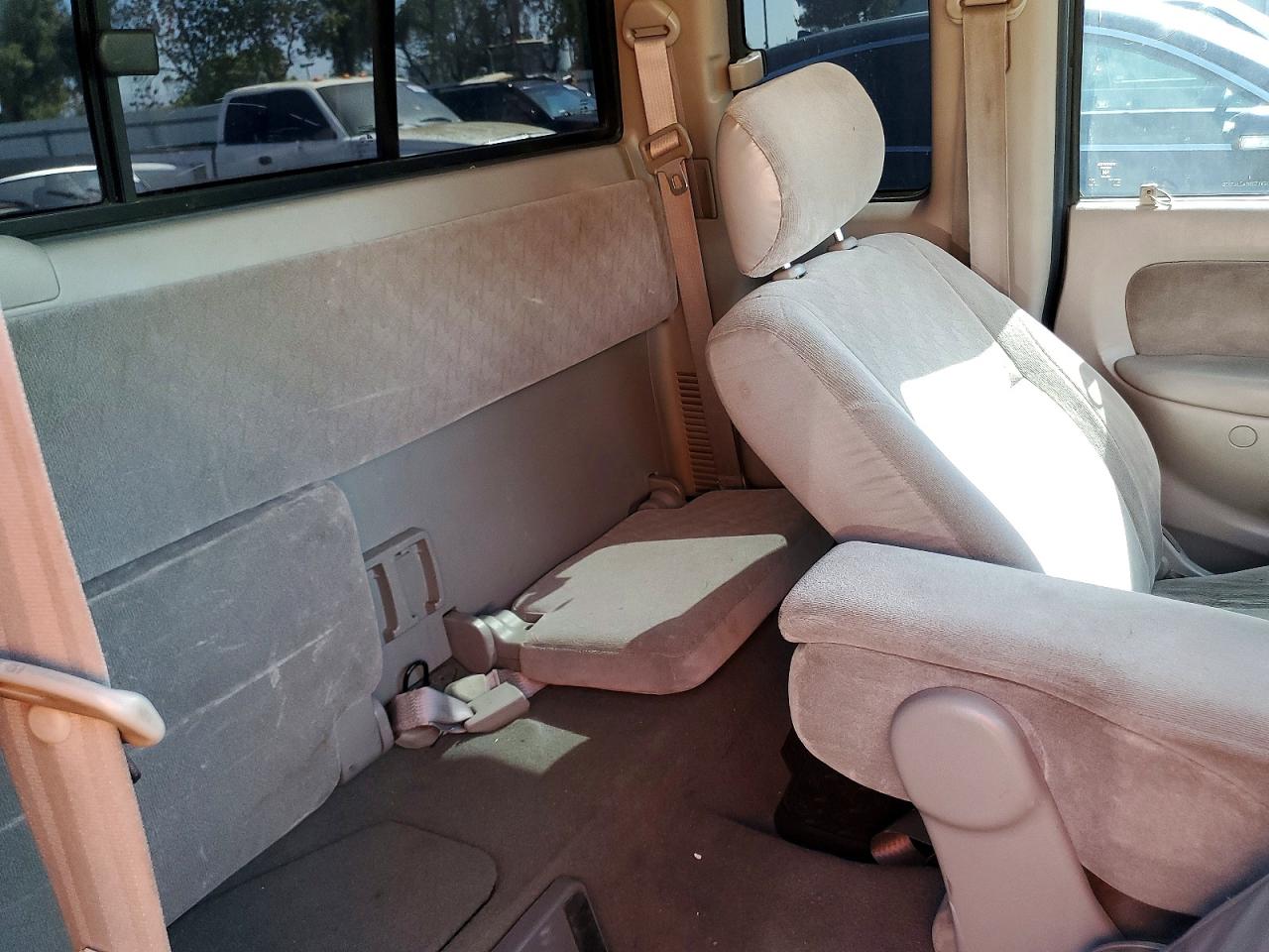 2004 Toyota Tacoma Base Silver vin: 5TEVL52N04Z367330
