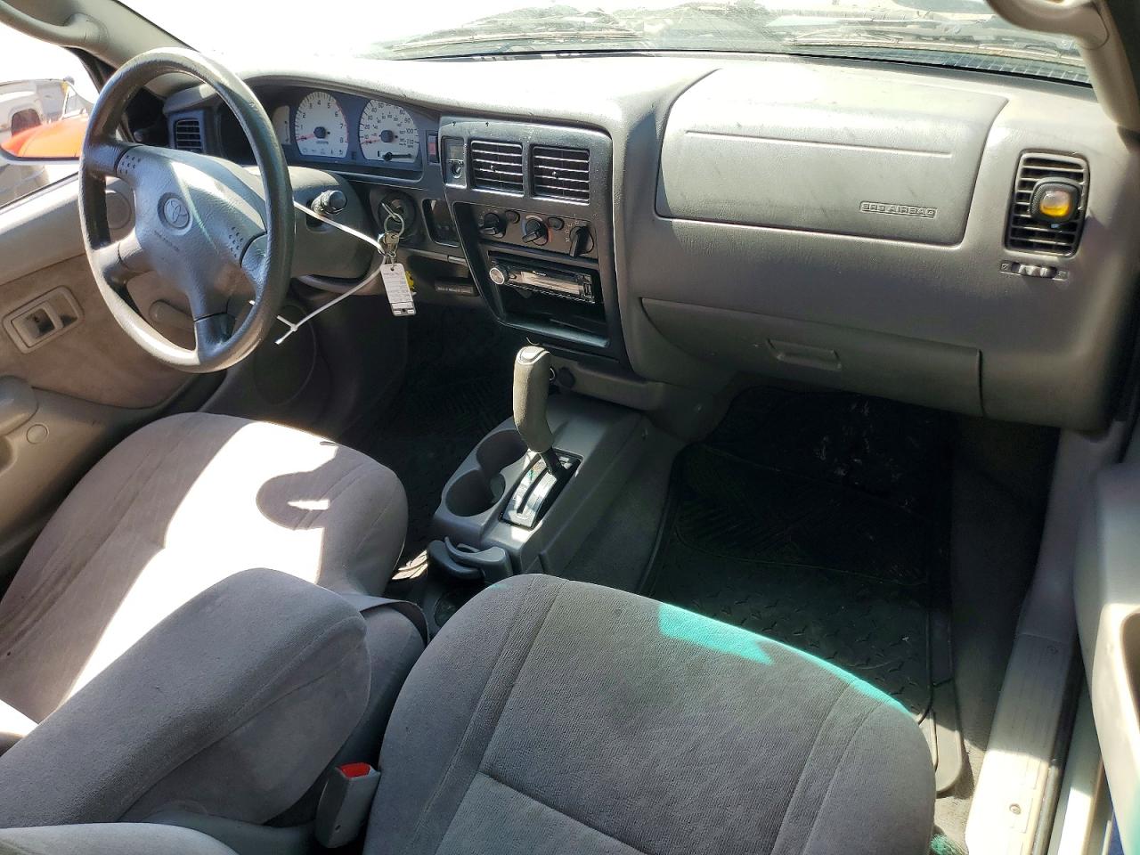 2004 Toyota Tacoma Base Silver vin: 5TEVL52N04Z367330