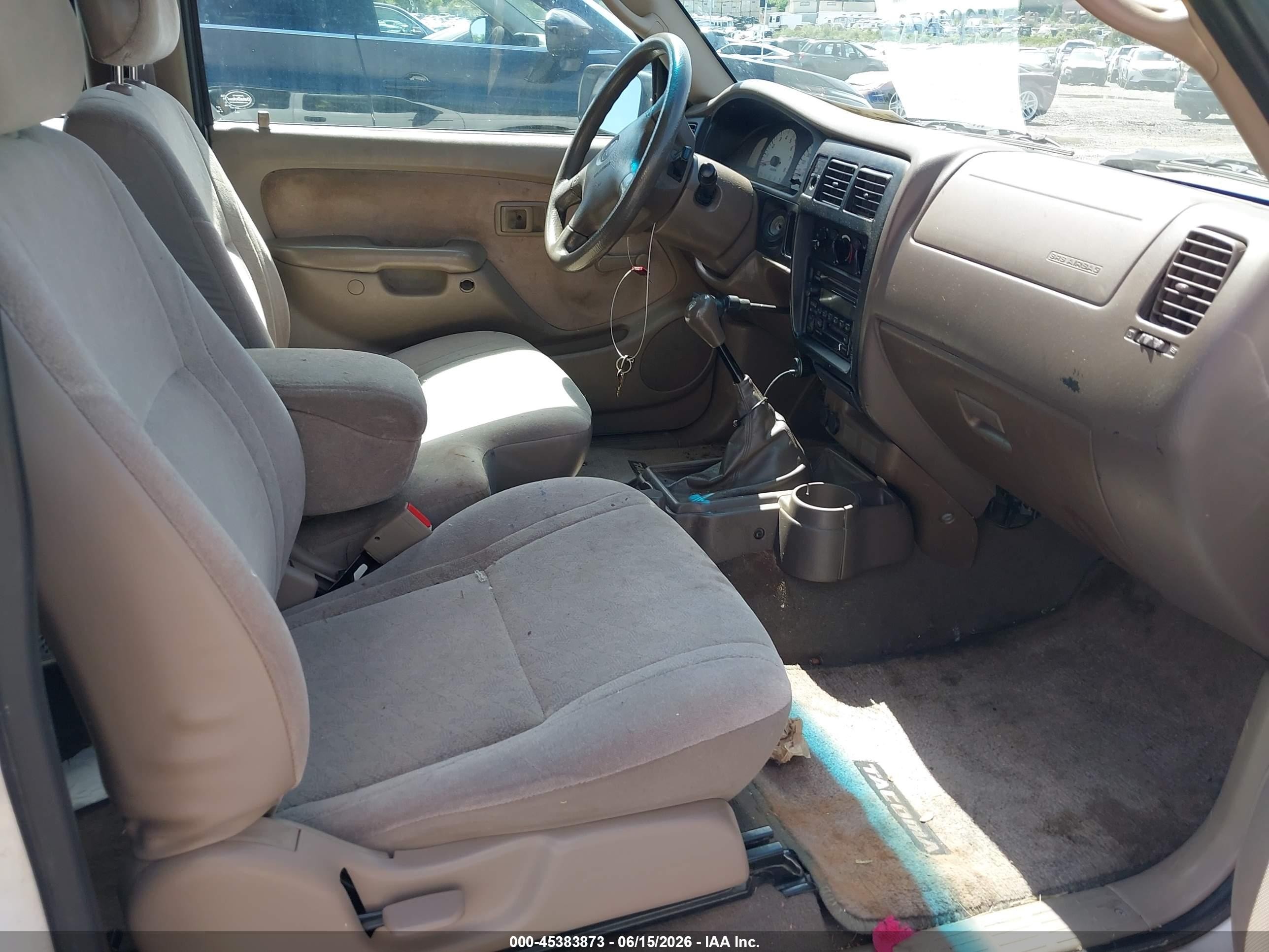 2004 Toyota Tacoma   White vin: 5TEVL52N04Z392504