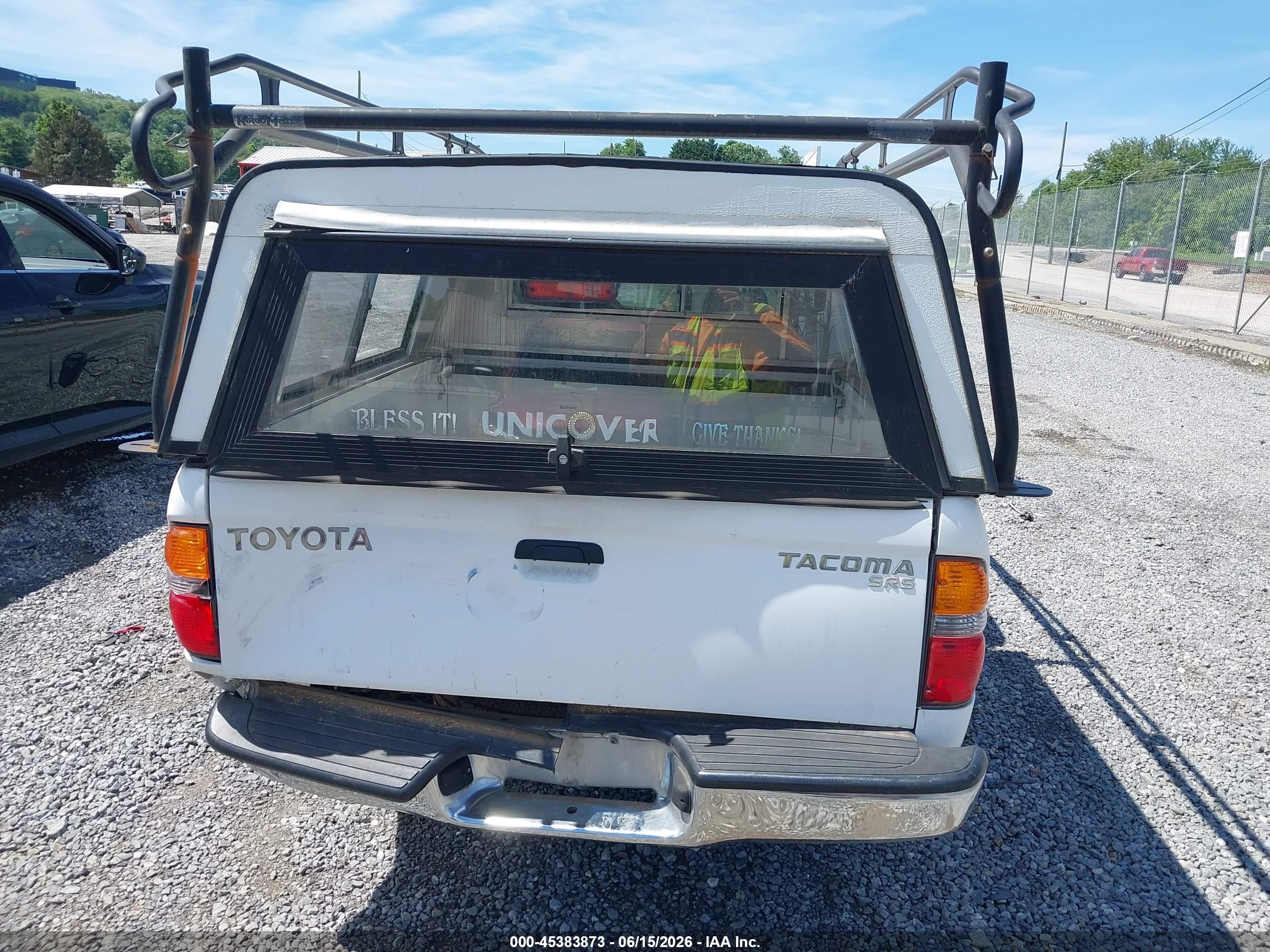 2004 Toyota Tacoma   White vin: 5TEVL52N04Z392504