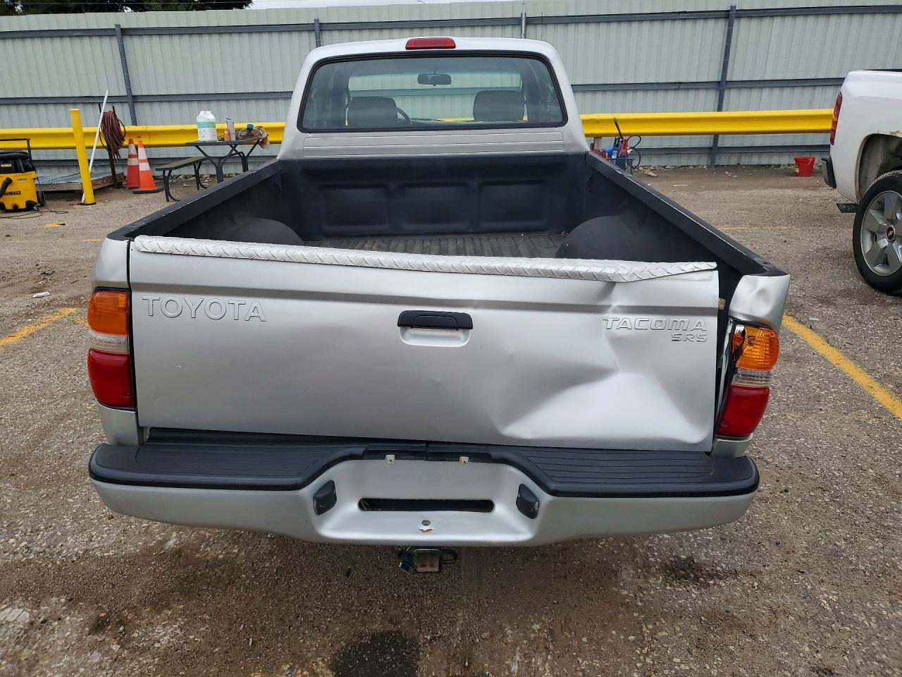 2005 Toyota Tacoma Silver vin: 5TEVL52N04Z435514