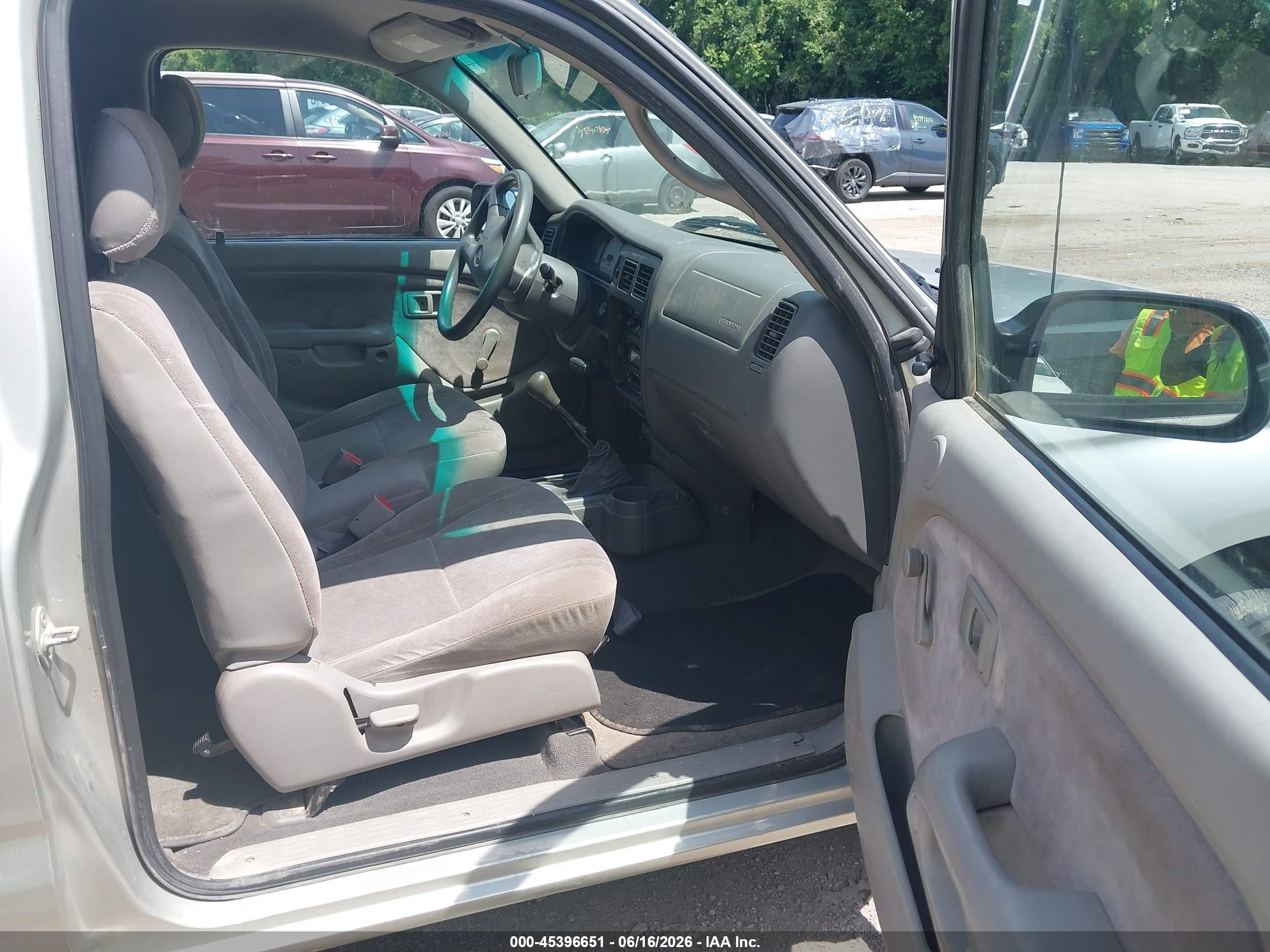 2001 Toyota Tacoma   Серебряный vin: 5TEVL52N11Z876547