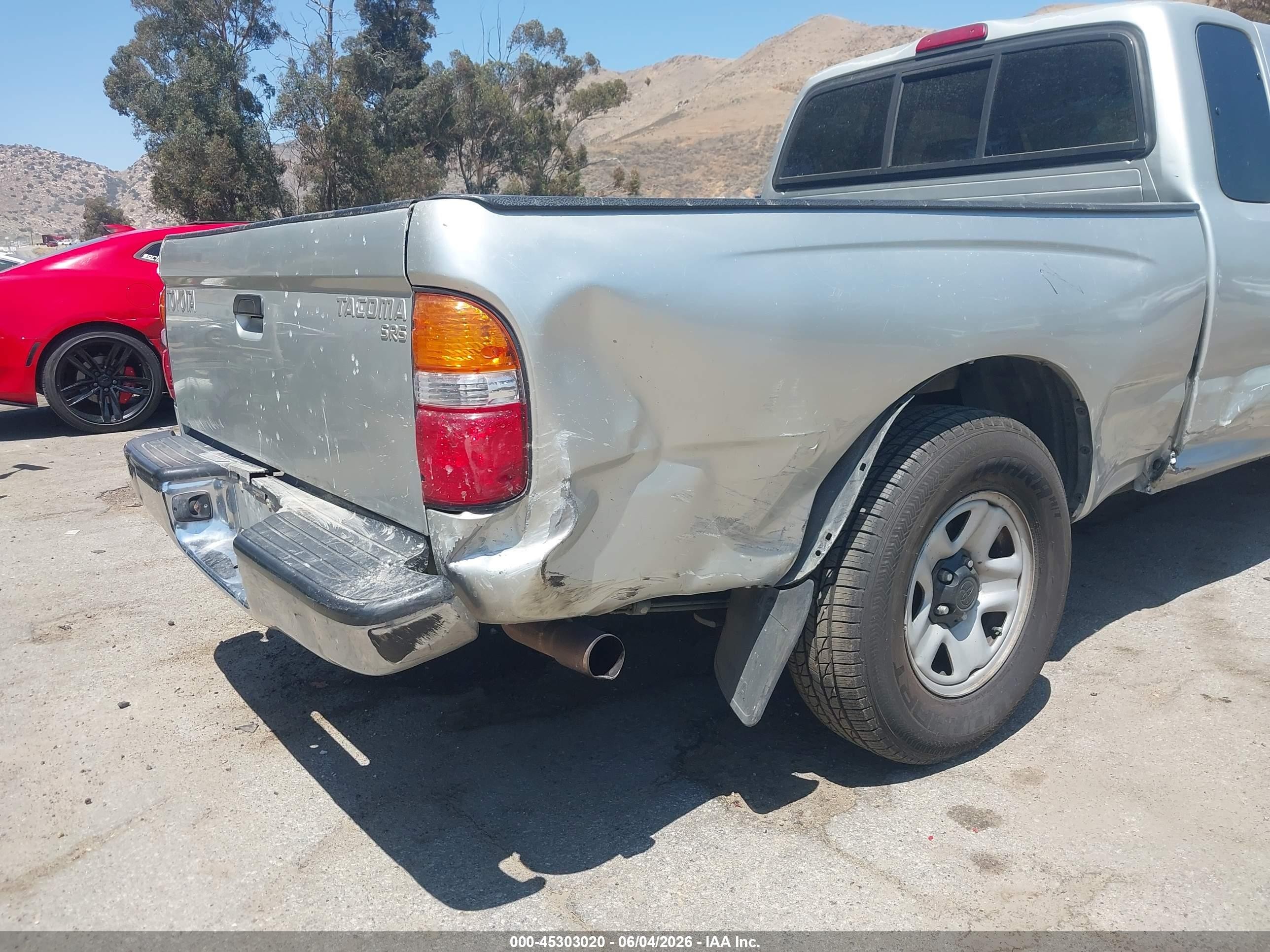 2002 Toyota Tacoma   Silver vin: 5TEVL52N12Z097652