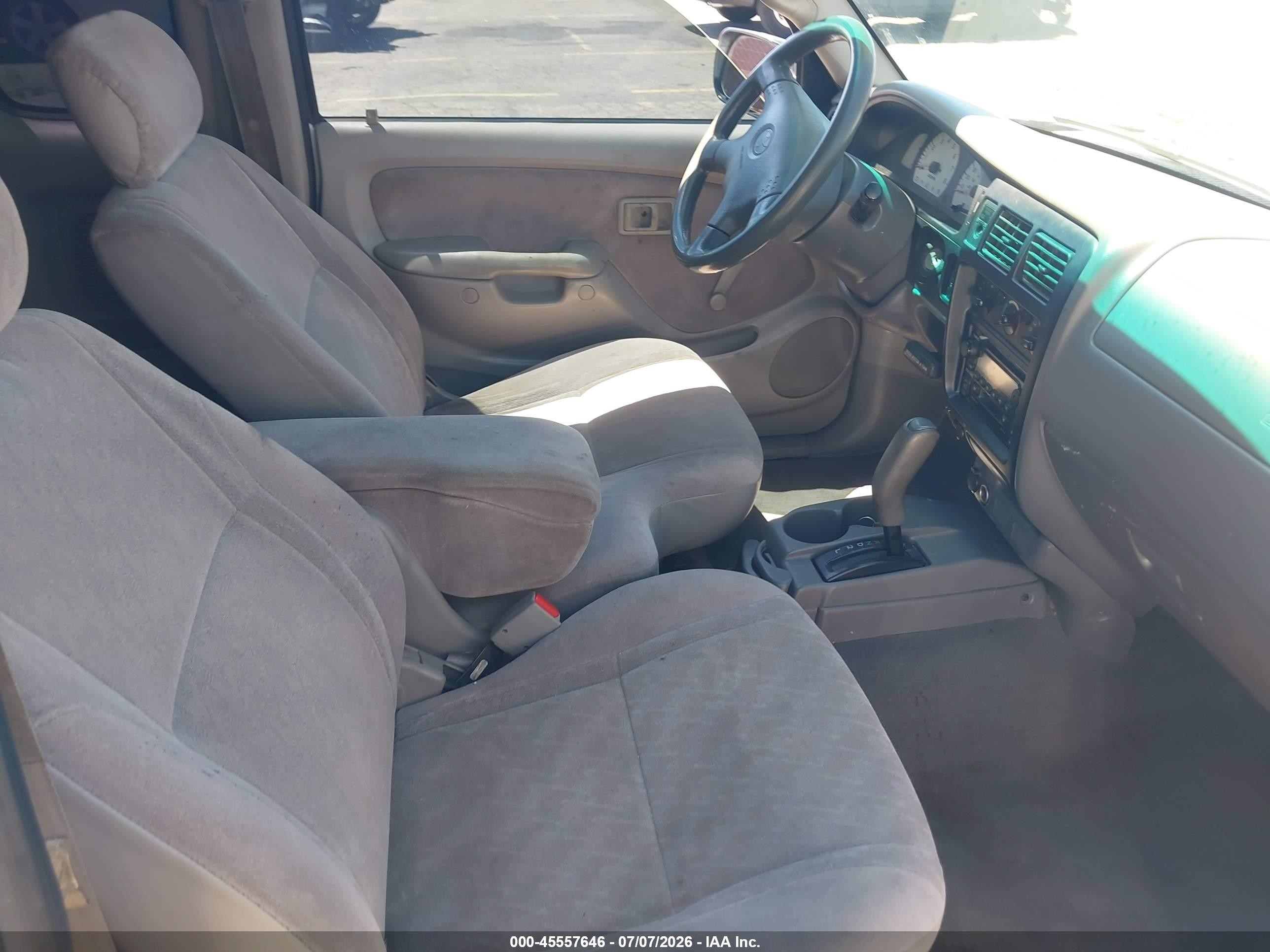 2004 Toyota Tacoma   White vin: 5TEVL52N14Z313261