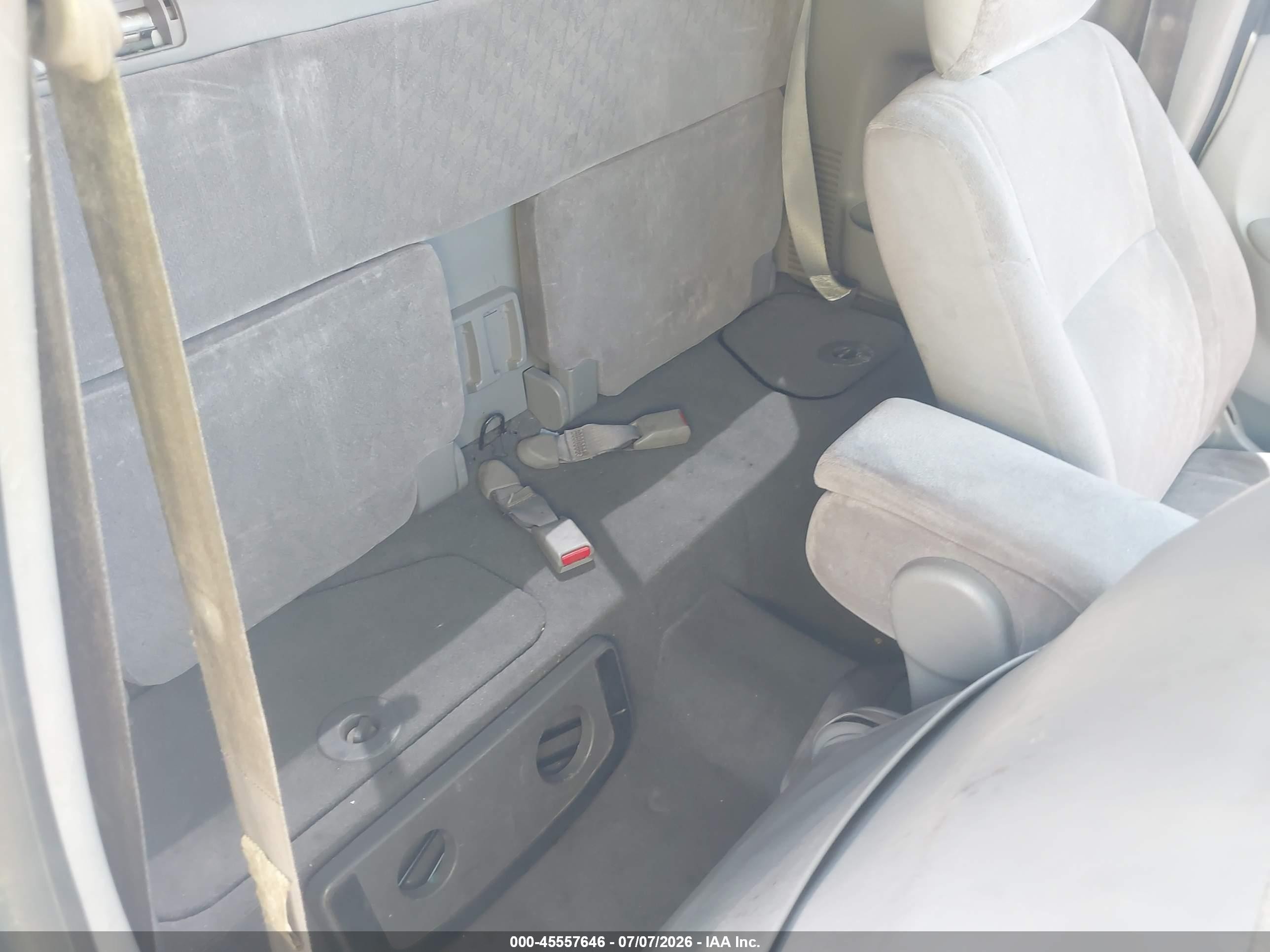 2004 Toyota Tacoma   White vin: 5TEVL52N14Z313261