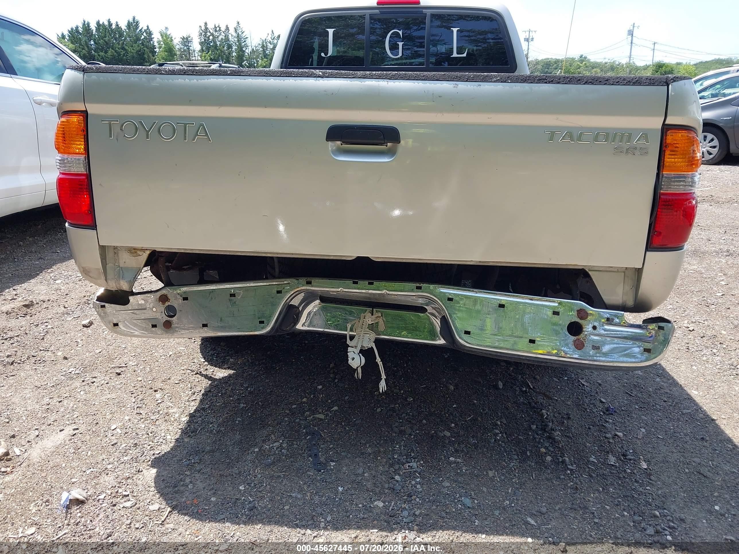 2002 Toyota Tacoma   Silver vin: 5TEVL52N22Z087311