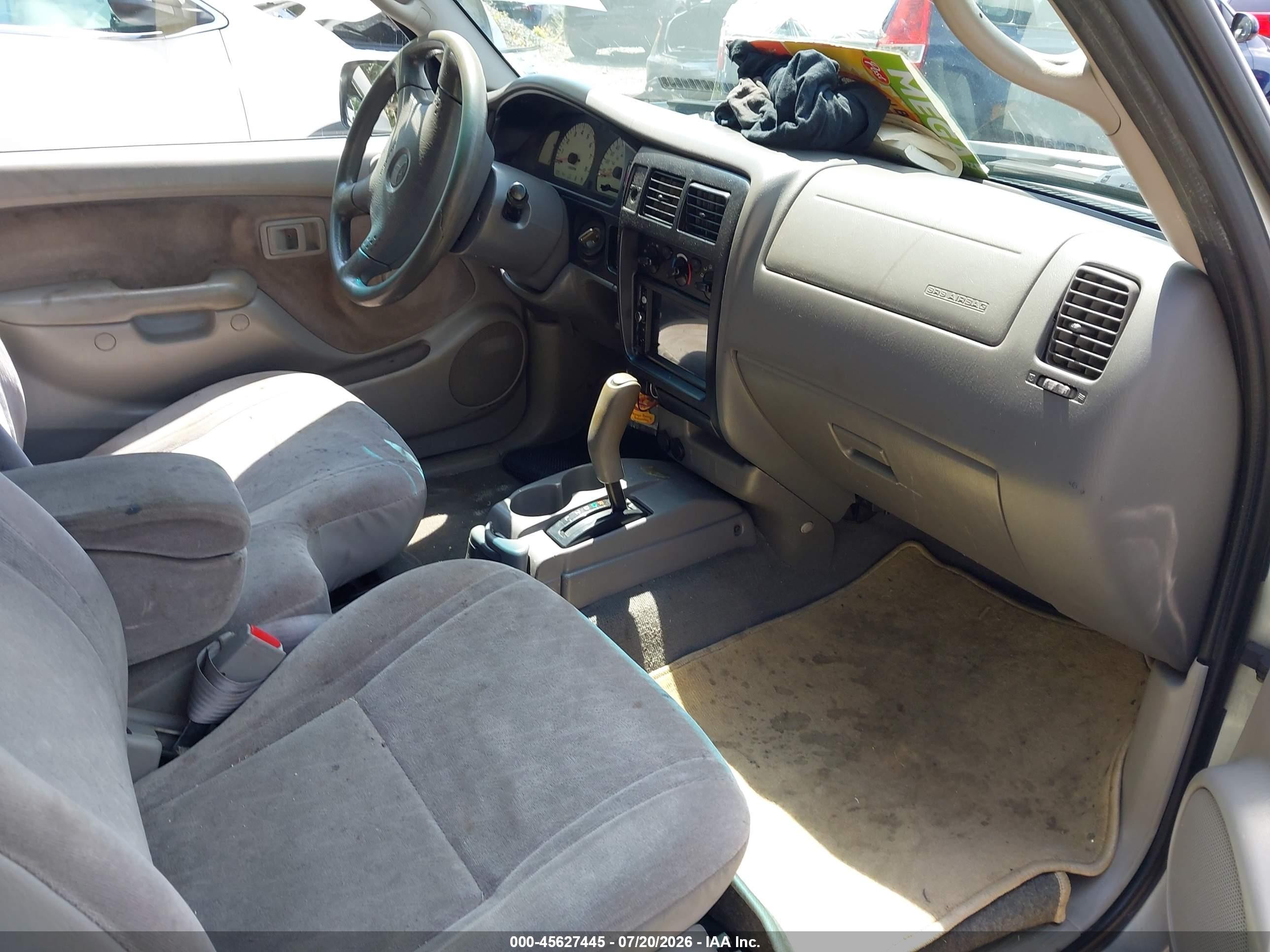 2002 Toyota Tacoma   Silver vin: 5TEVL52N22Z087311