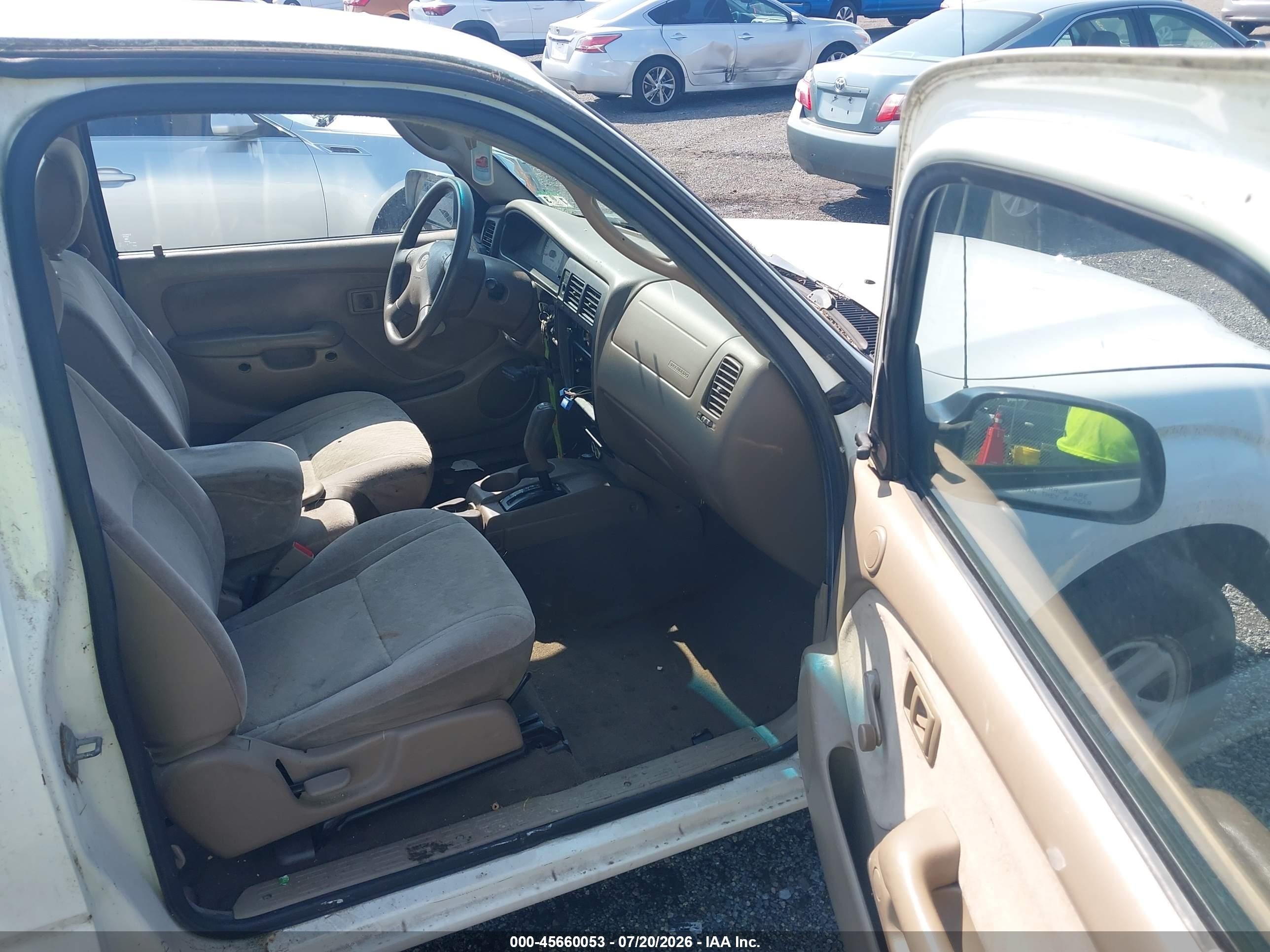 2003 Toyota Tacoma   White vin: 5TEVL52N23Z152000