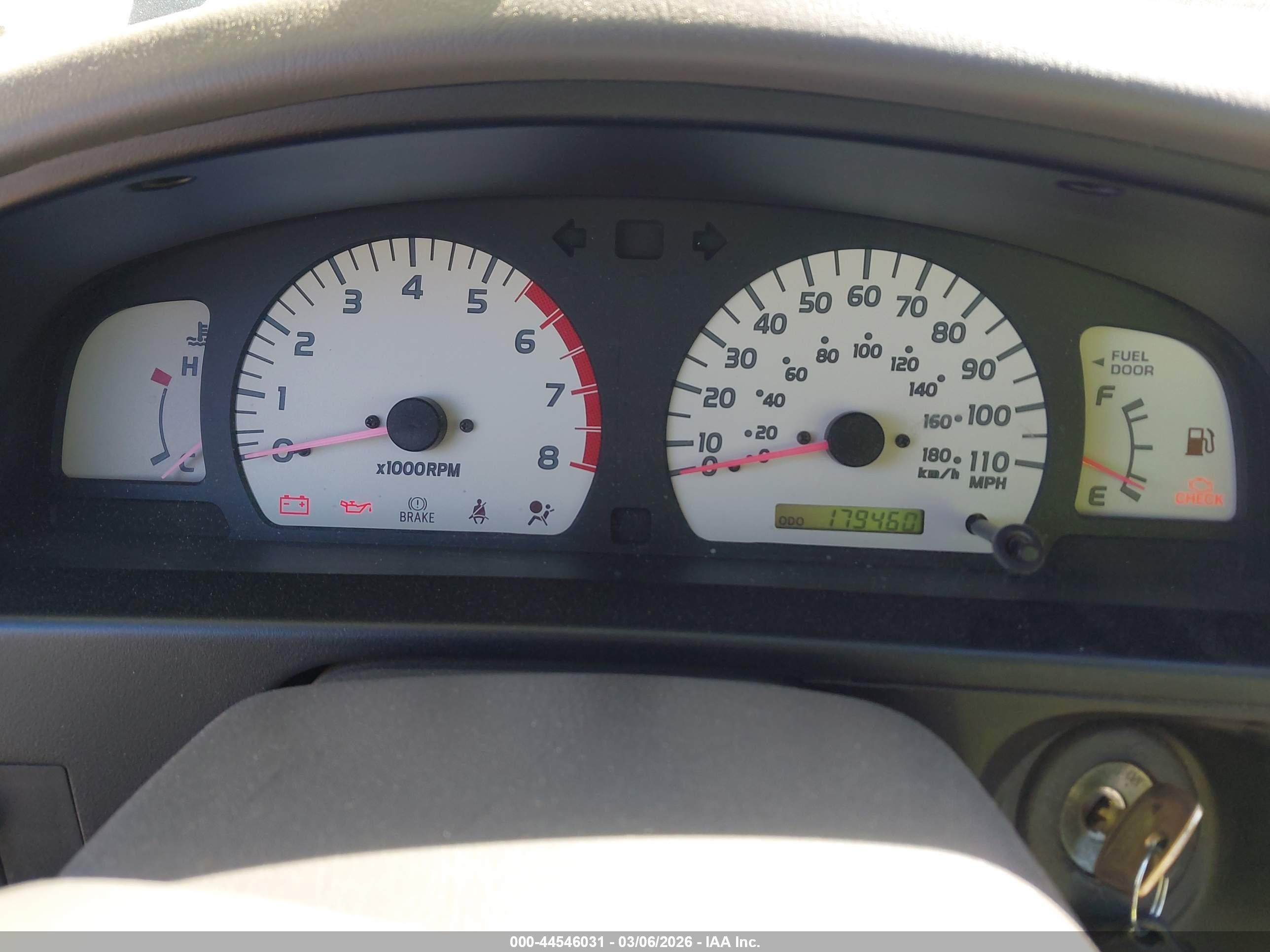 2004 Toyota Tacoma   Silver vin: 5TEVL52N24Z314709