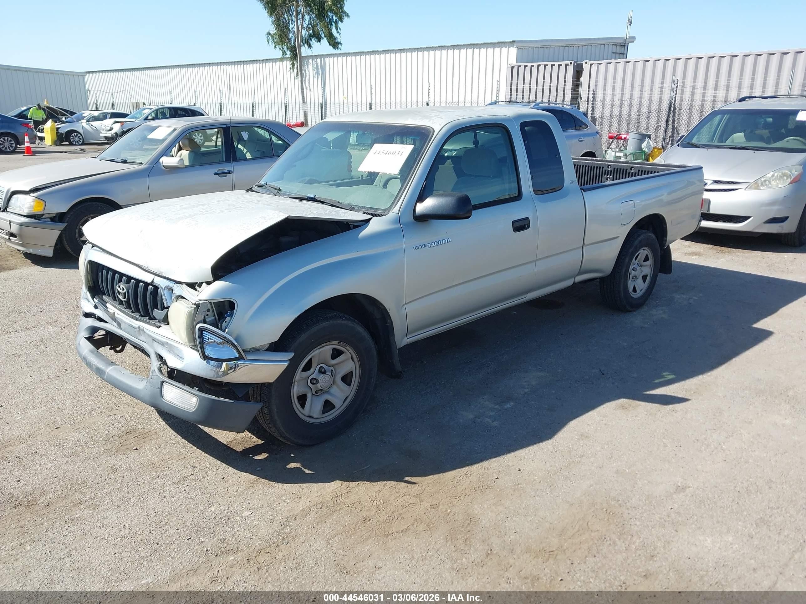 2004 Toyota Tacoma   Silver vin: 5TEVL52N24Z314709
