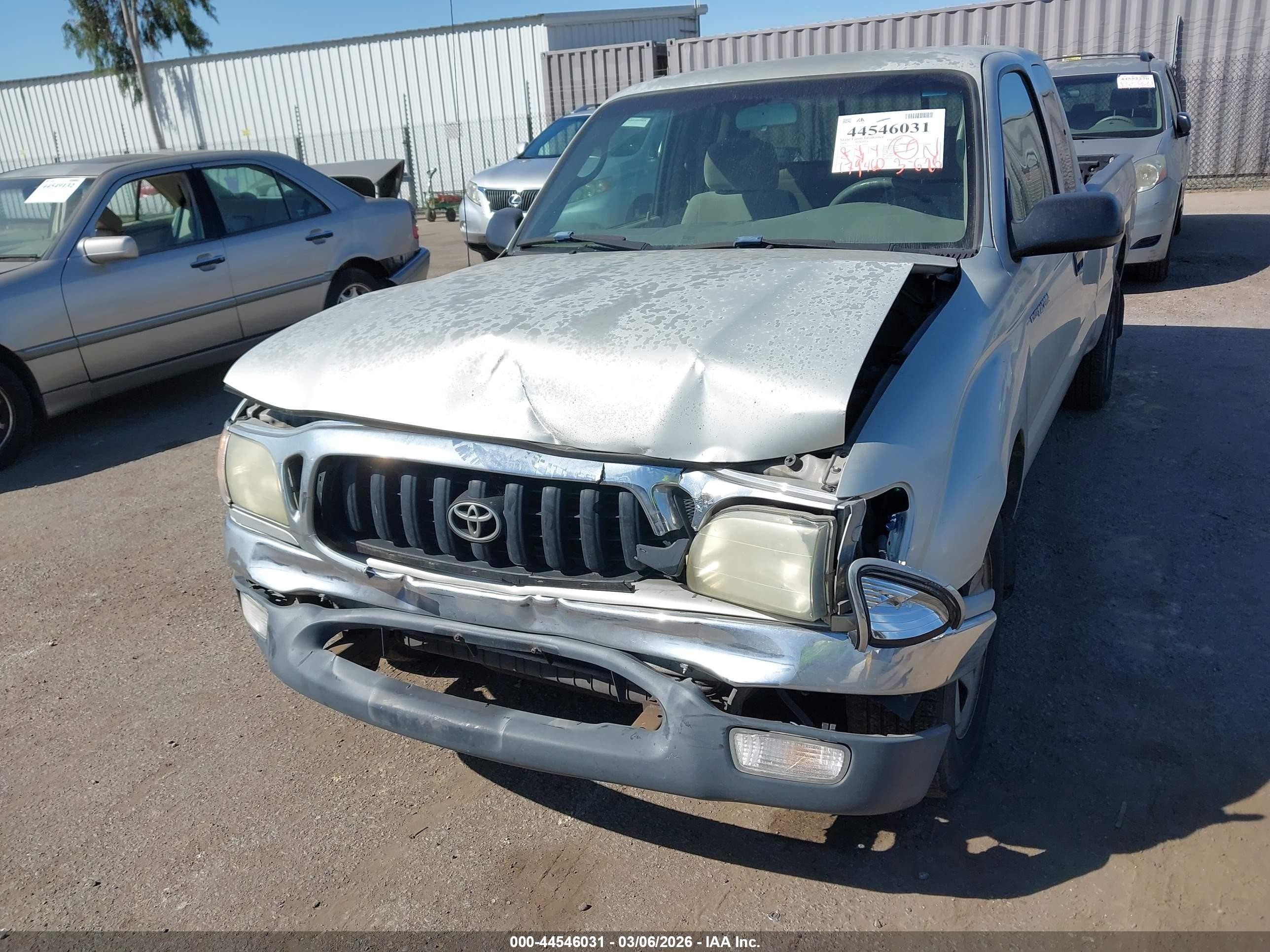 2004 Toyota Tacoma   Silver vin: 5TEVL52N24Z314709