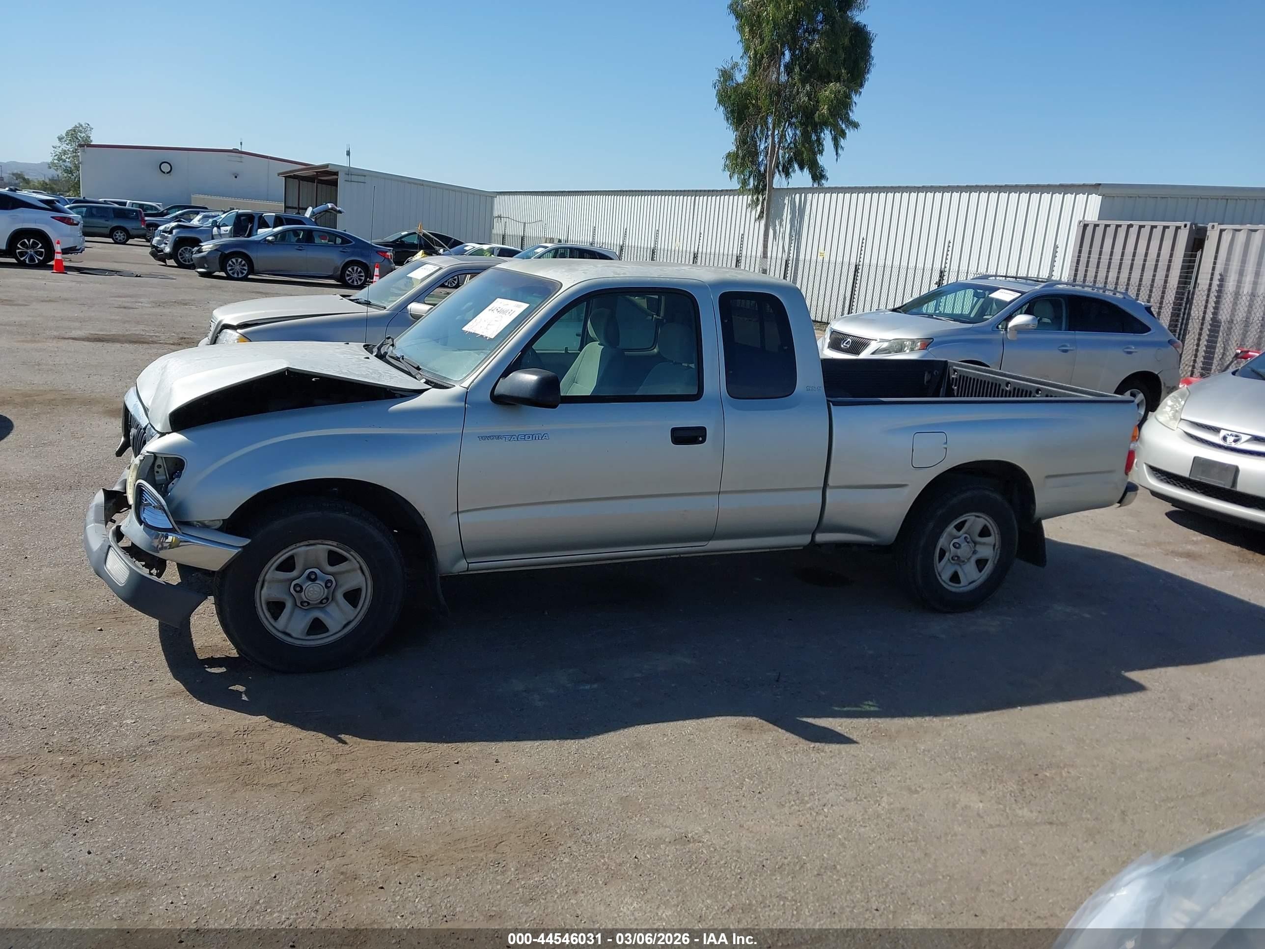 2004 Toyota Tacoma   Silver vin: 5TEVL52N24Z314709