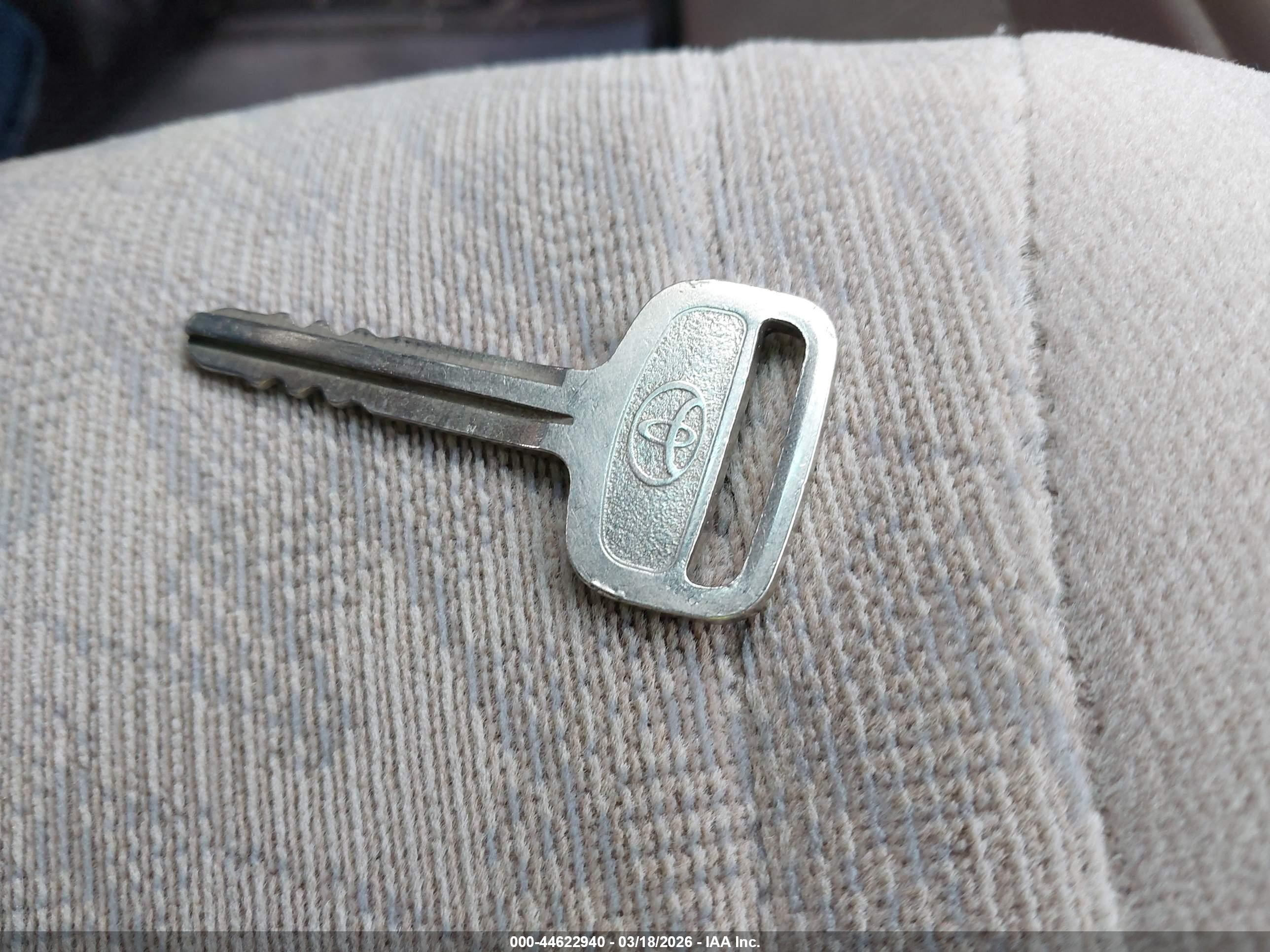 2001 Toyota Tacoma   Gold vin: 5TEVL52N31Z855246