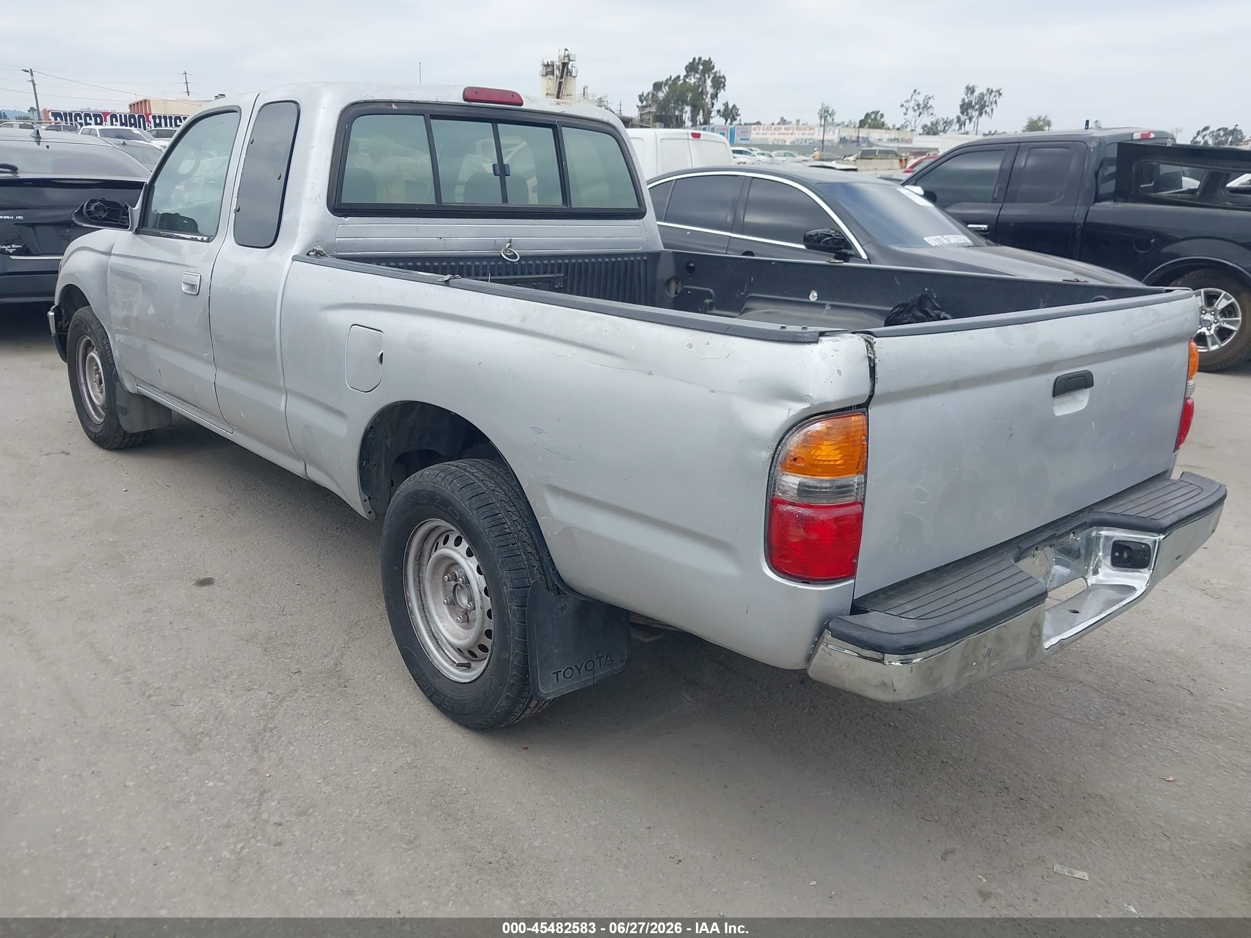2003 Toyota Tacoma   Silver vin: 5TEVL52N33Z167752