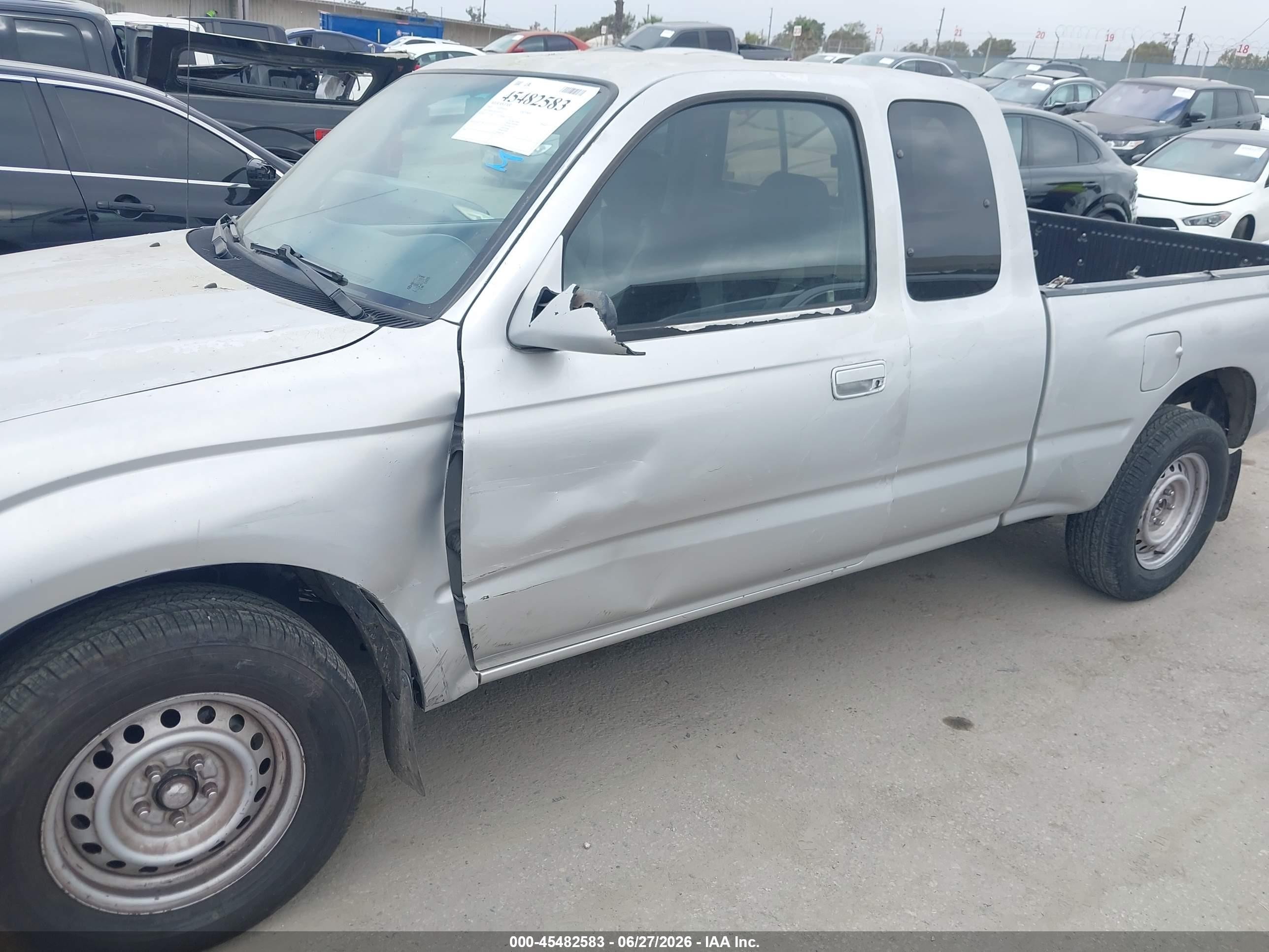 2003 Toyota Tacoma   Silver vin: 5TEVL52N33Z167752