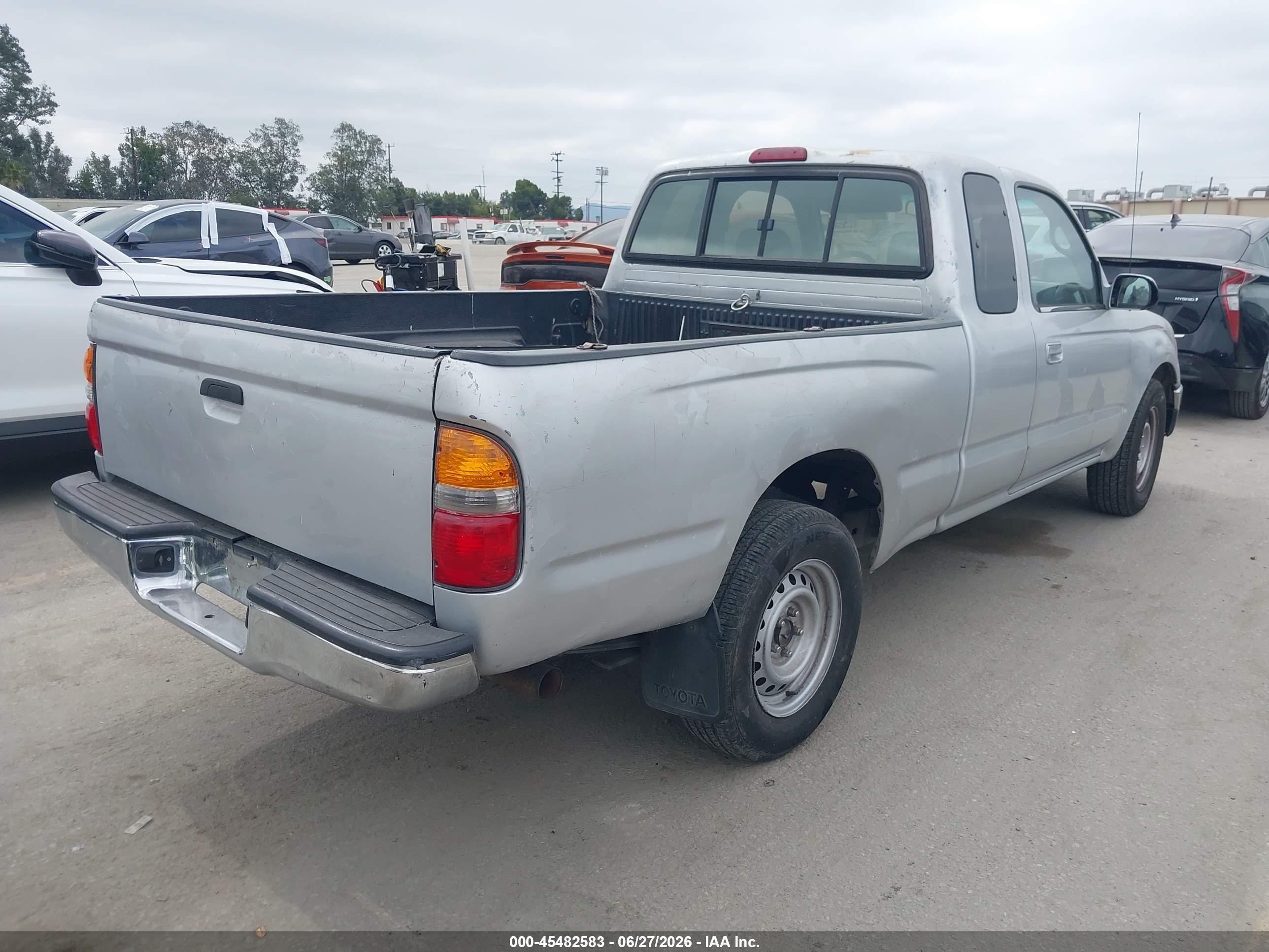 2003 Toyota Tacoma   Silver vin: 5TEVL52N33Z167752