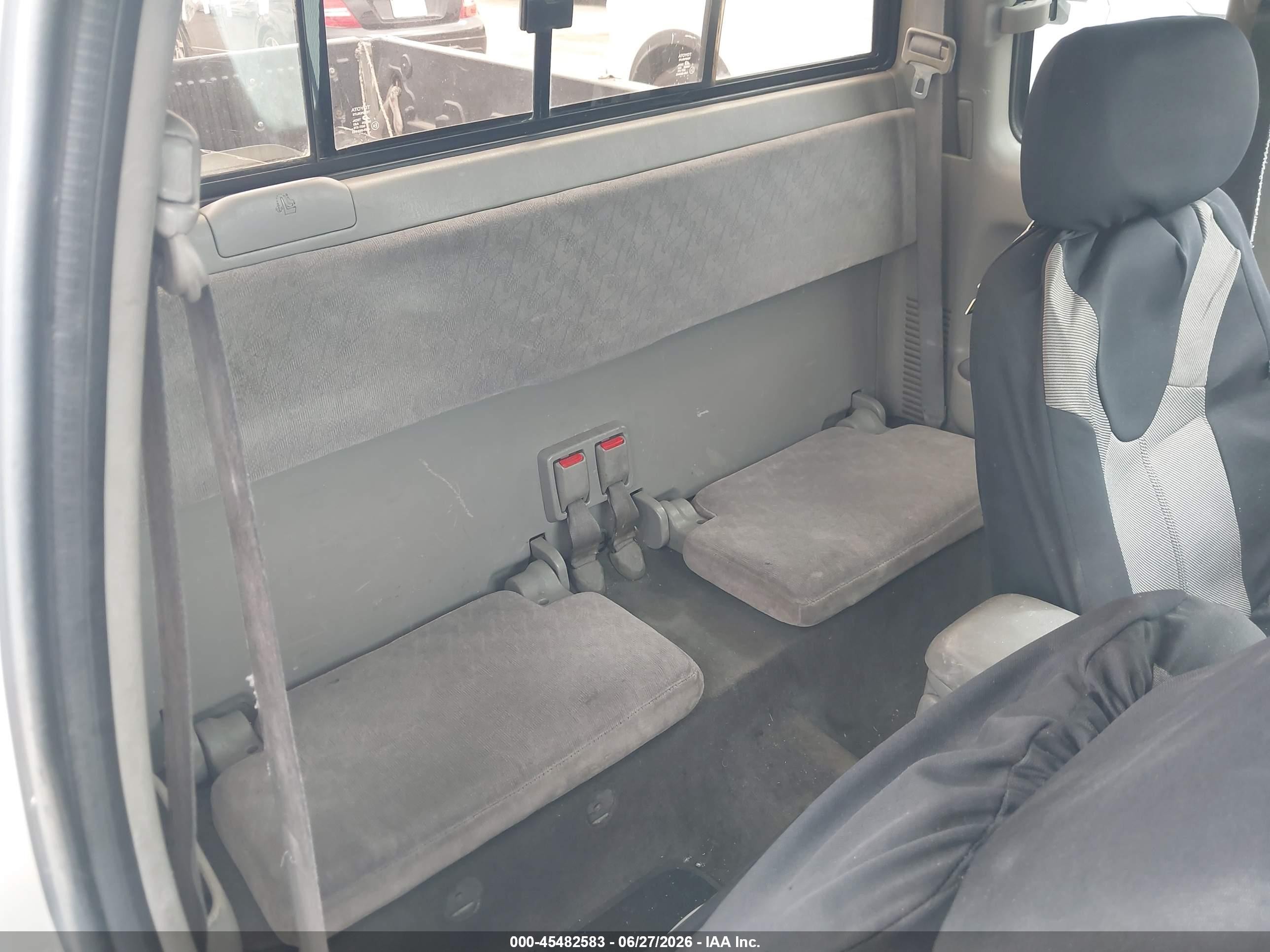 2003 Toyota Tacoma   Silver vin: 5TEVL52N33Z167752