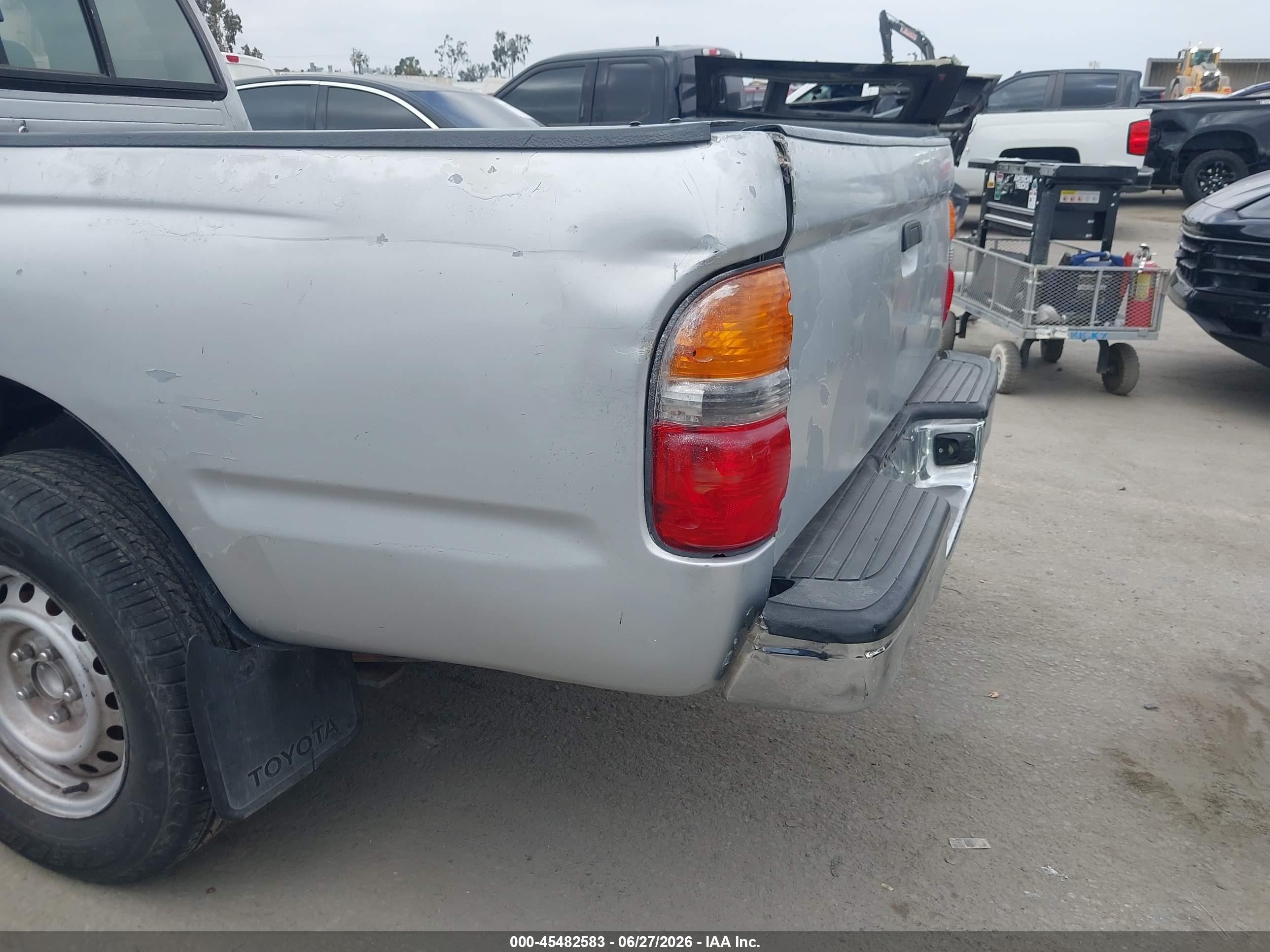 2003 Toyota Tacoma   Silver vin: 5TEVL52N33Z167752