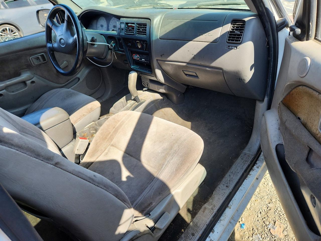 2002 Toyota Tacoma White vin: 5TEVL52N42Z898737