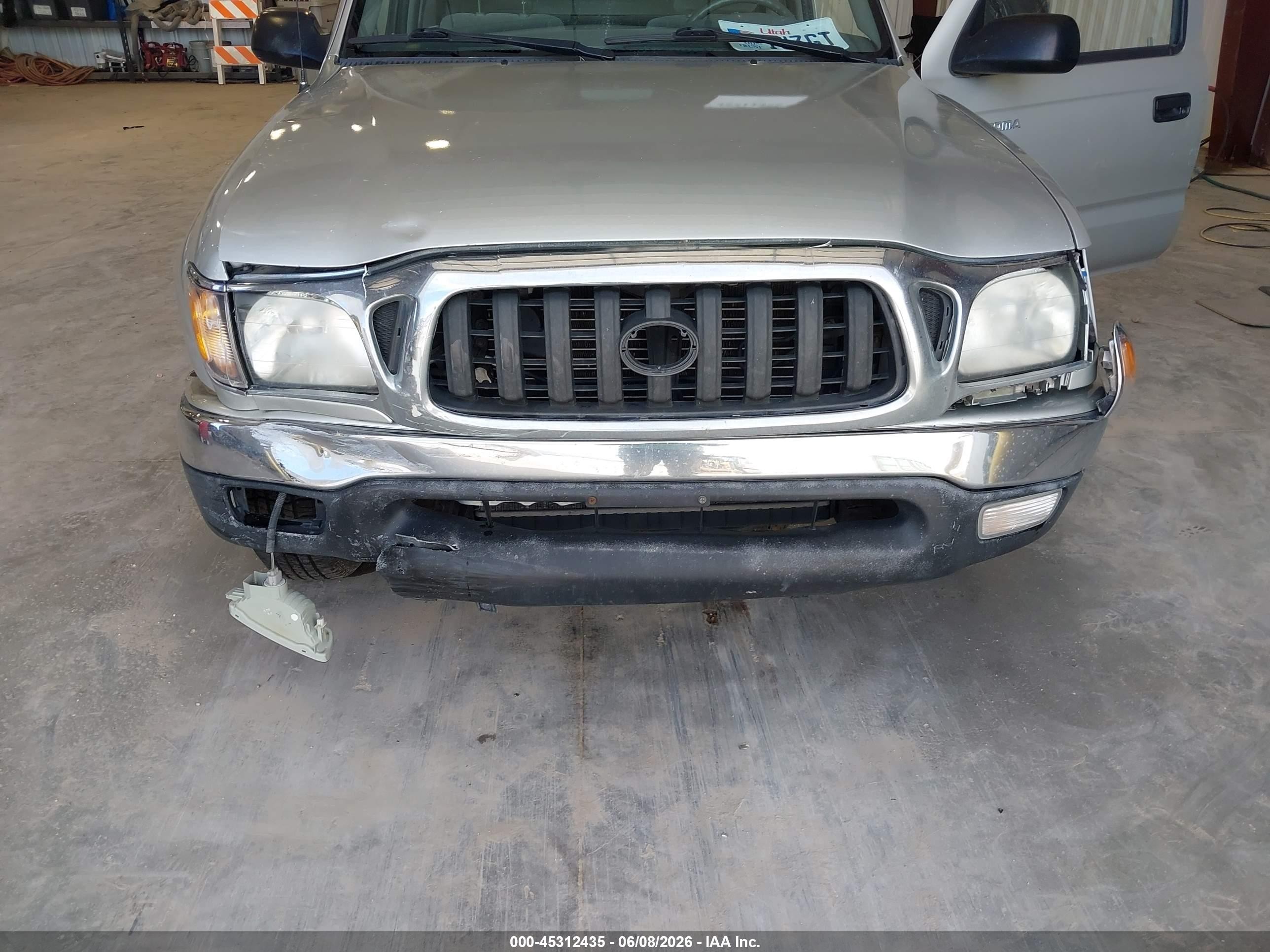 2003 Toyota Tacoma   Silver vin: 5TEVL52N43Z233791