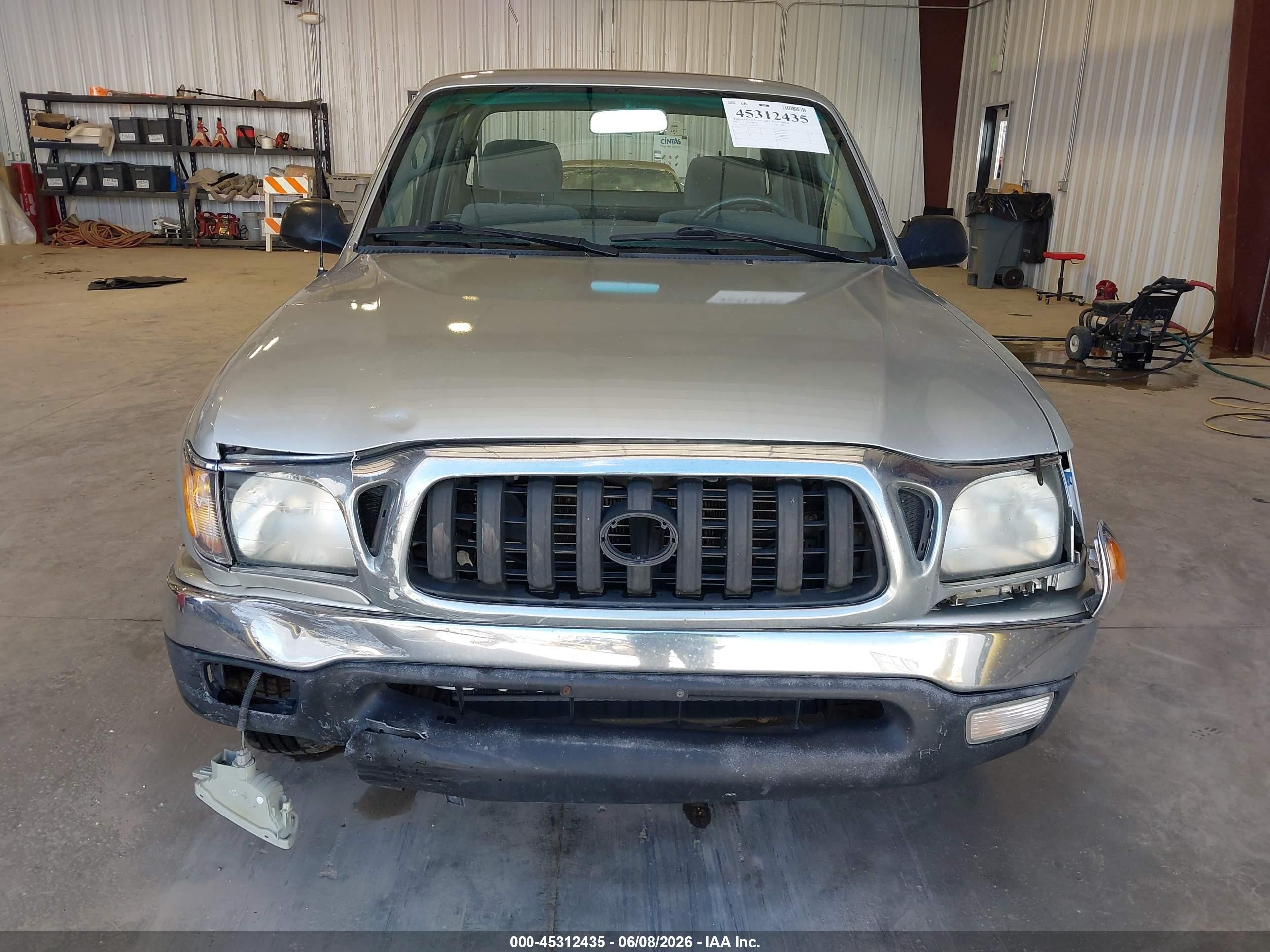 2003 Toyota Tacoma   Silver vin: 5TEVL52N43Z233791