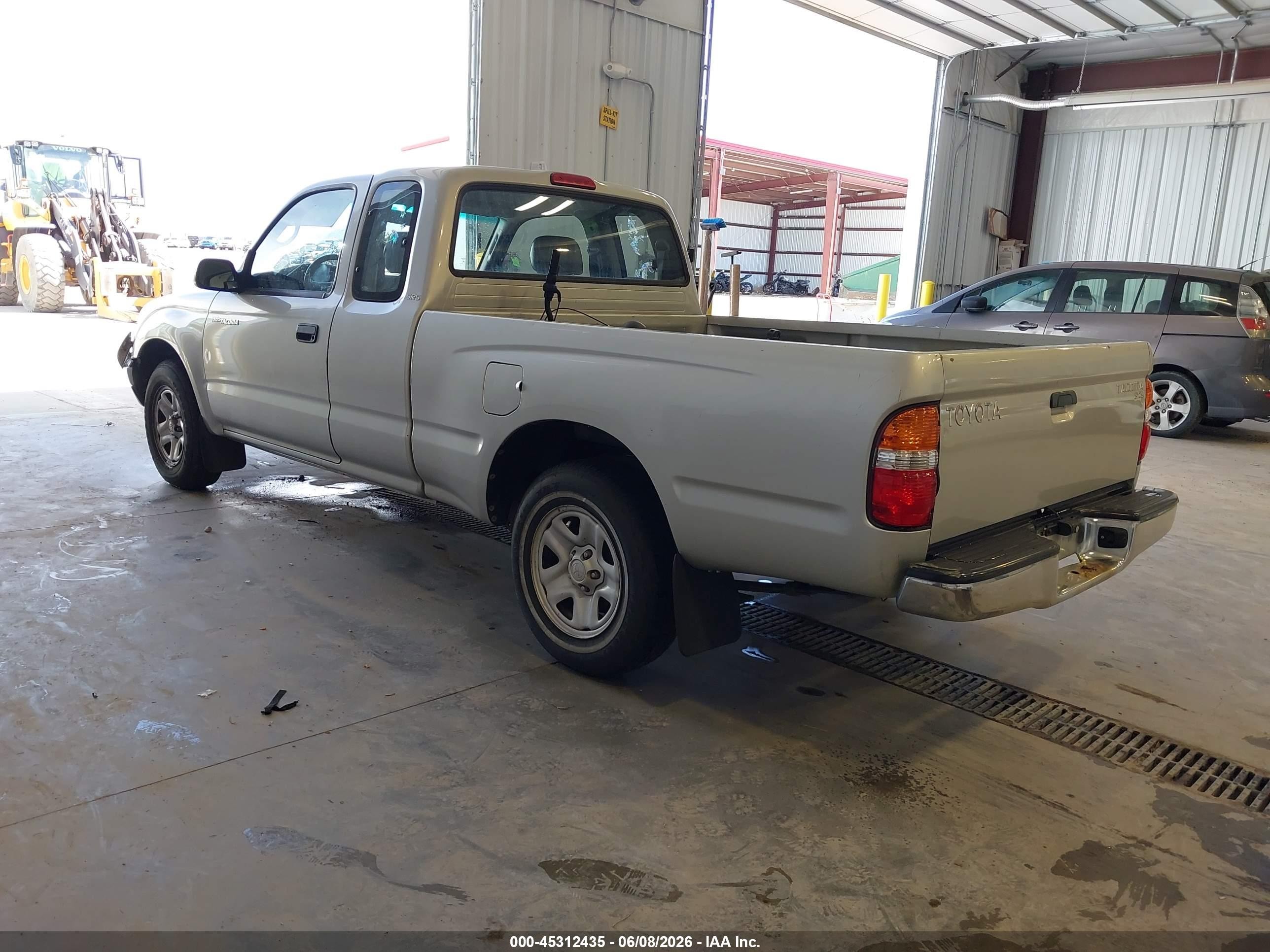 2003 Toyota Tacoma   Silver vin: 5TEVL52N43Z233791