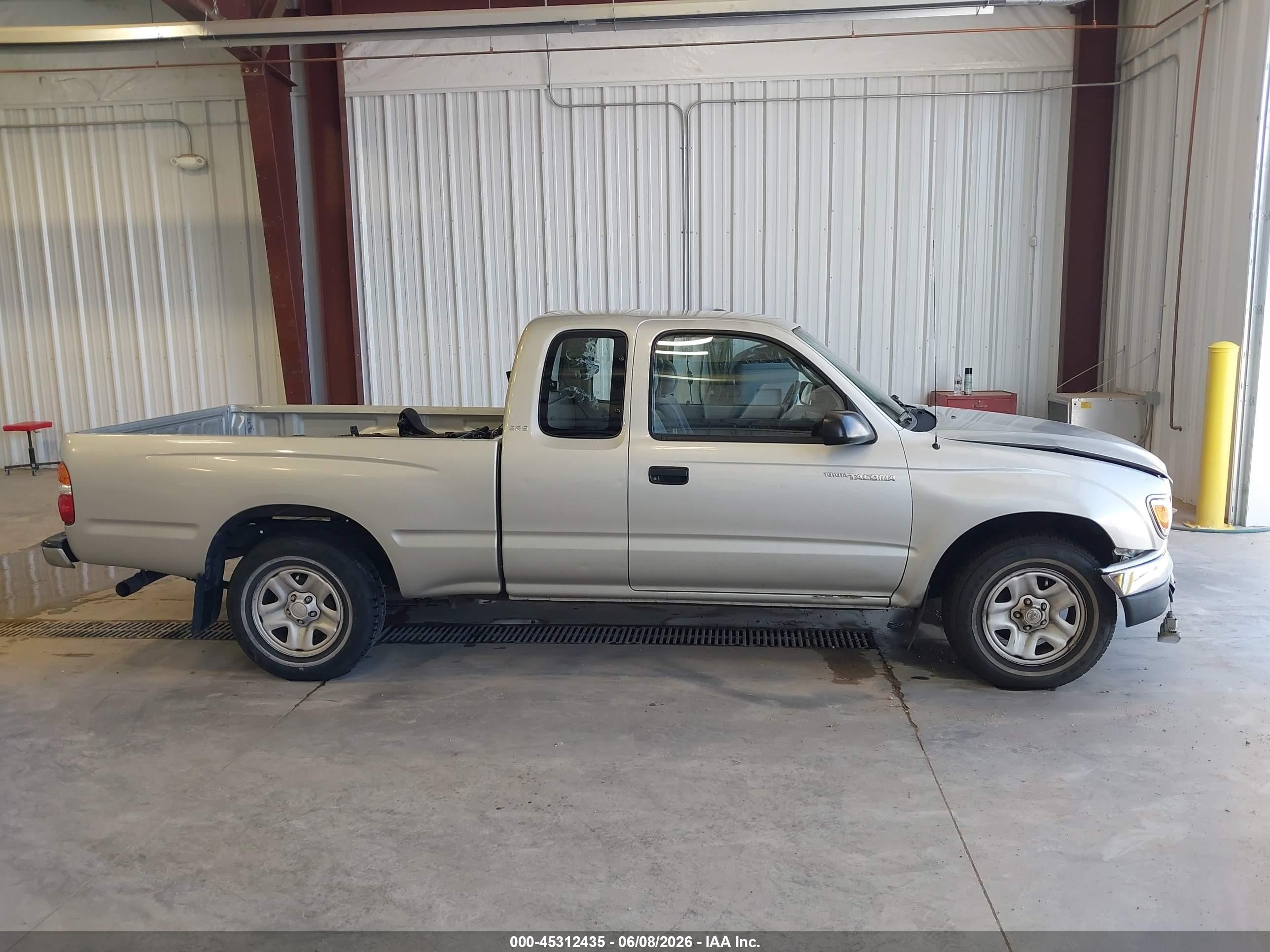 2003 Toyota Tacoma   Silver vin: 5TEVL52N43Z233791