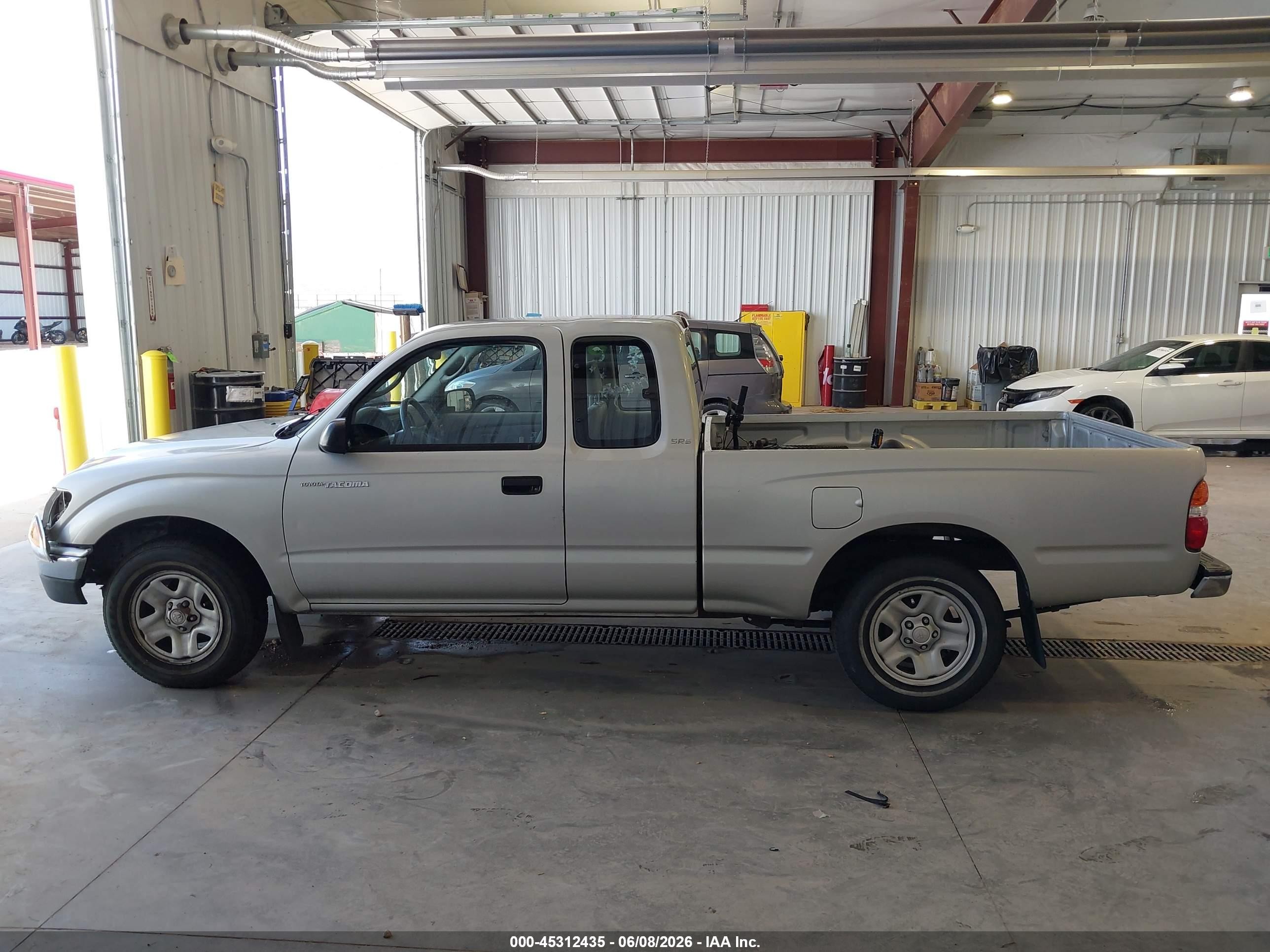 2003 Toyota Tacoma   Silver vin: 5TEVL52N43Z233791