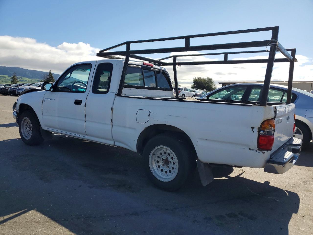 2003 Toyota Tacoma Base White vin: 5TEVL52N43Z236366