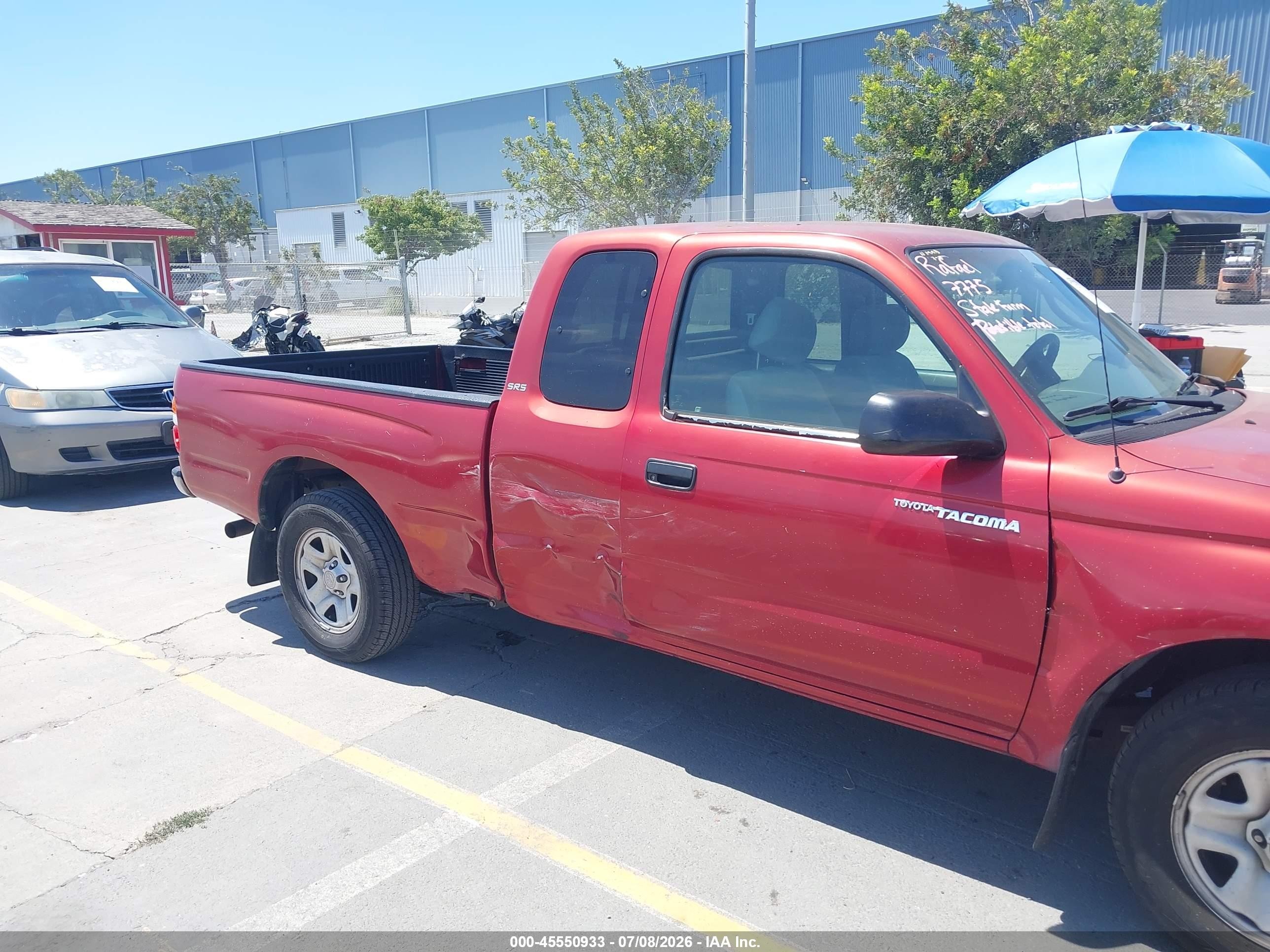 2004 Toyota Tacoma   Red vin: 5TEVL52N44Z384549