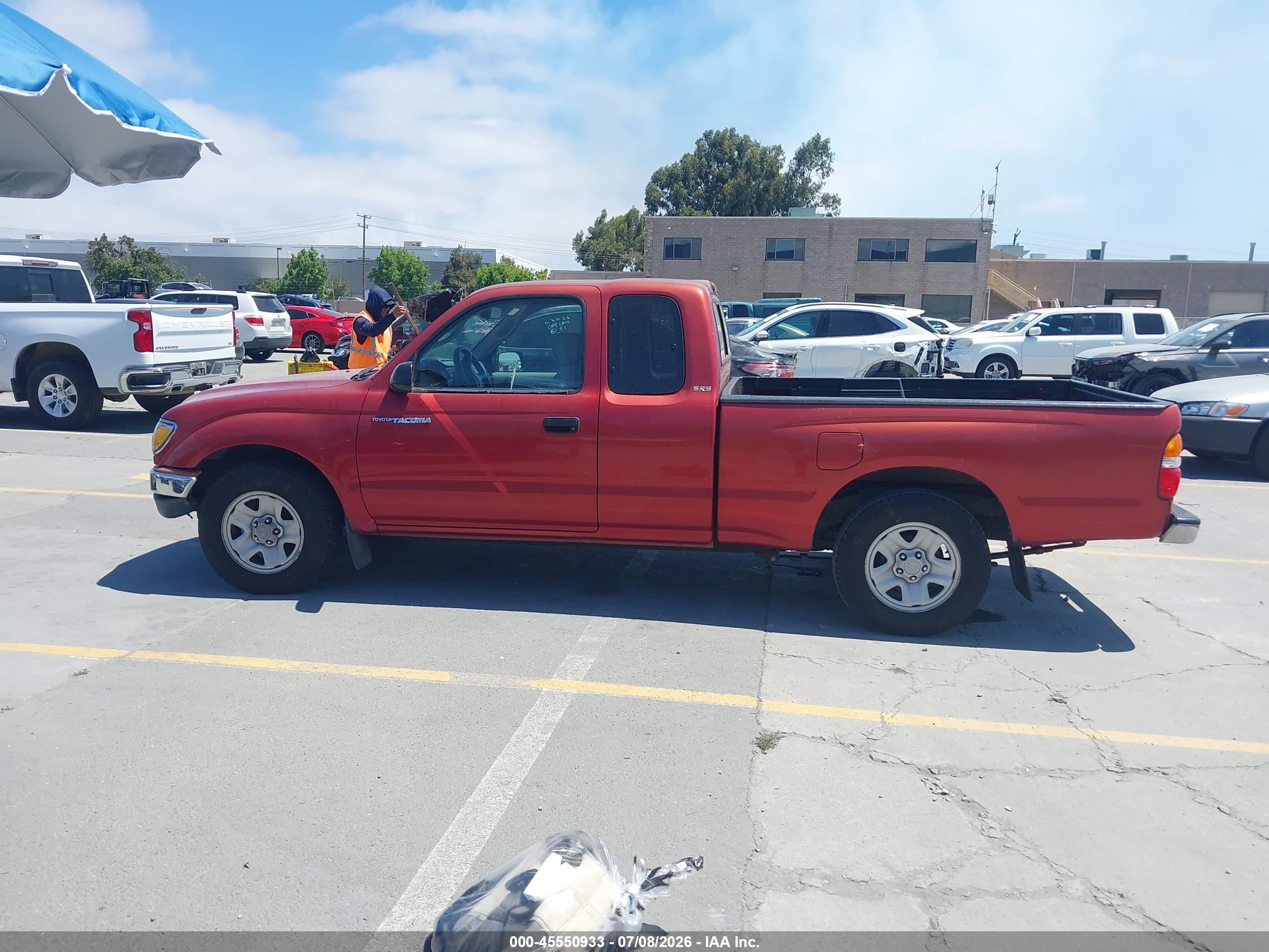2004 Toyota Tacoma   Red vin: 5TEVL52N44Z384549