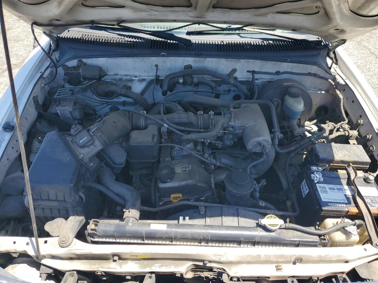 2004 Toyota Tacoma Xtracab White vin: 5TEVL52N44Z432261