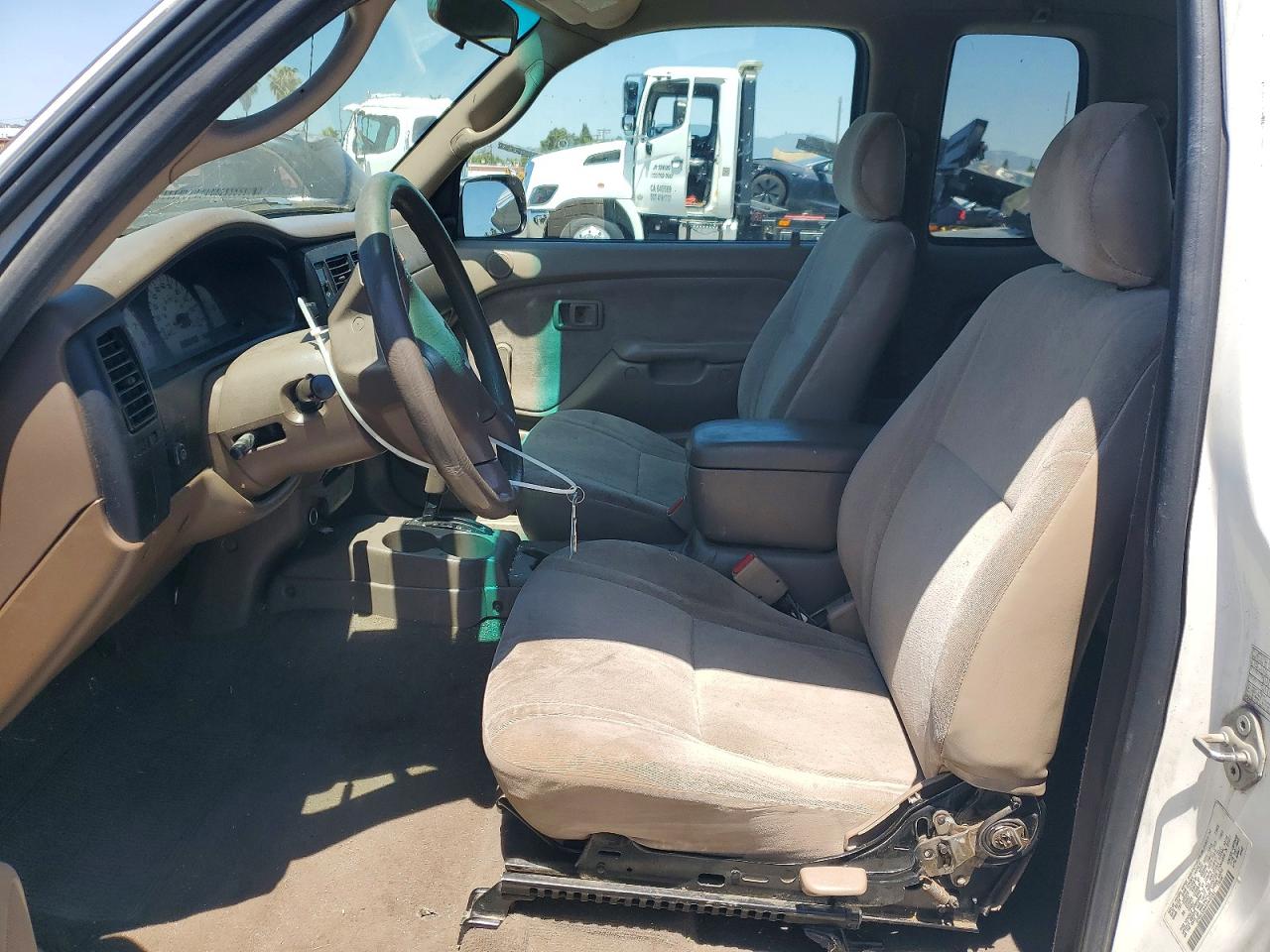 2004 Toyota Tacoma Xtracab White vin: 5TEVL52N44Z432261