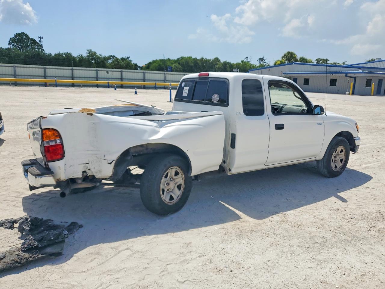 2001 Toyota Tacoma Xtracab White vin: 5TEVL52N51Z820093