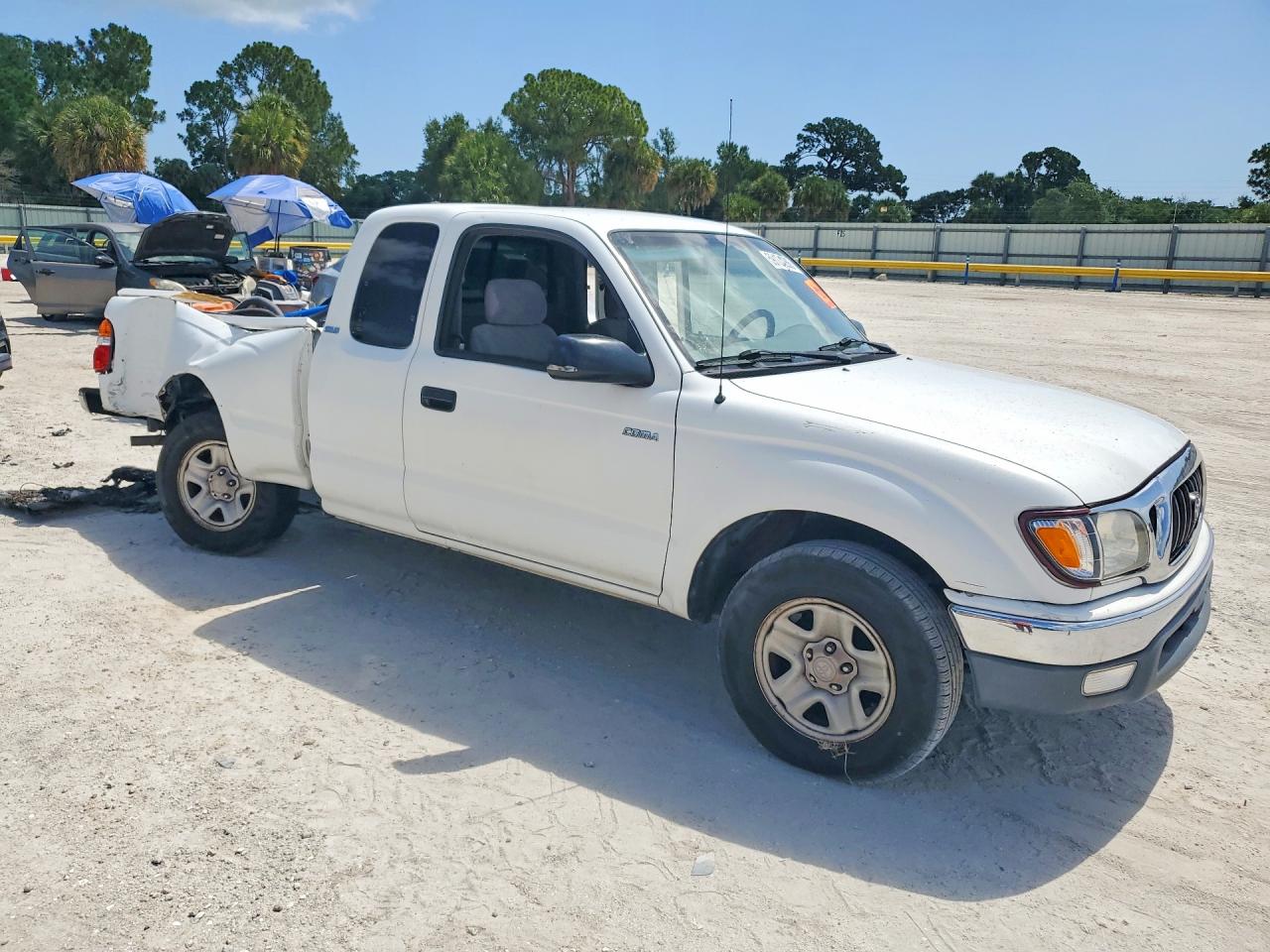 2001 Toyota Tacoma Xtracab White vin: 5TEVL52N51Z820093