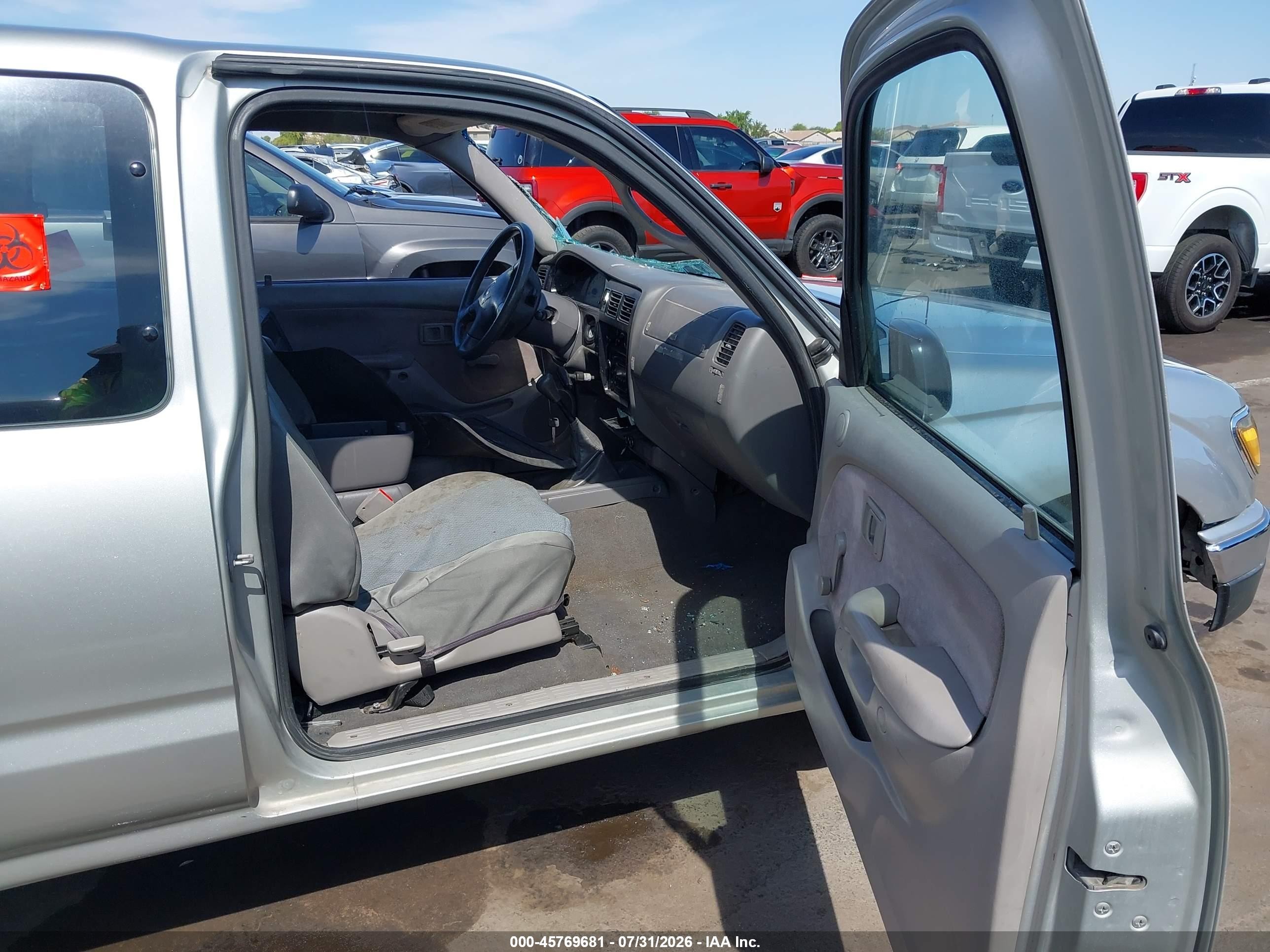 2001 Toyota Tacoma   Silver vin: 5TEVL52N51Z850243