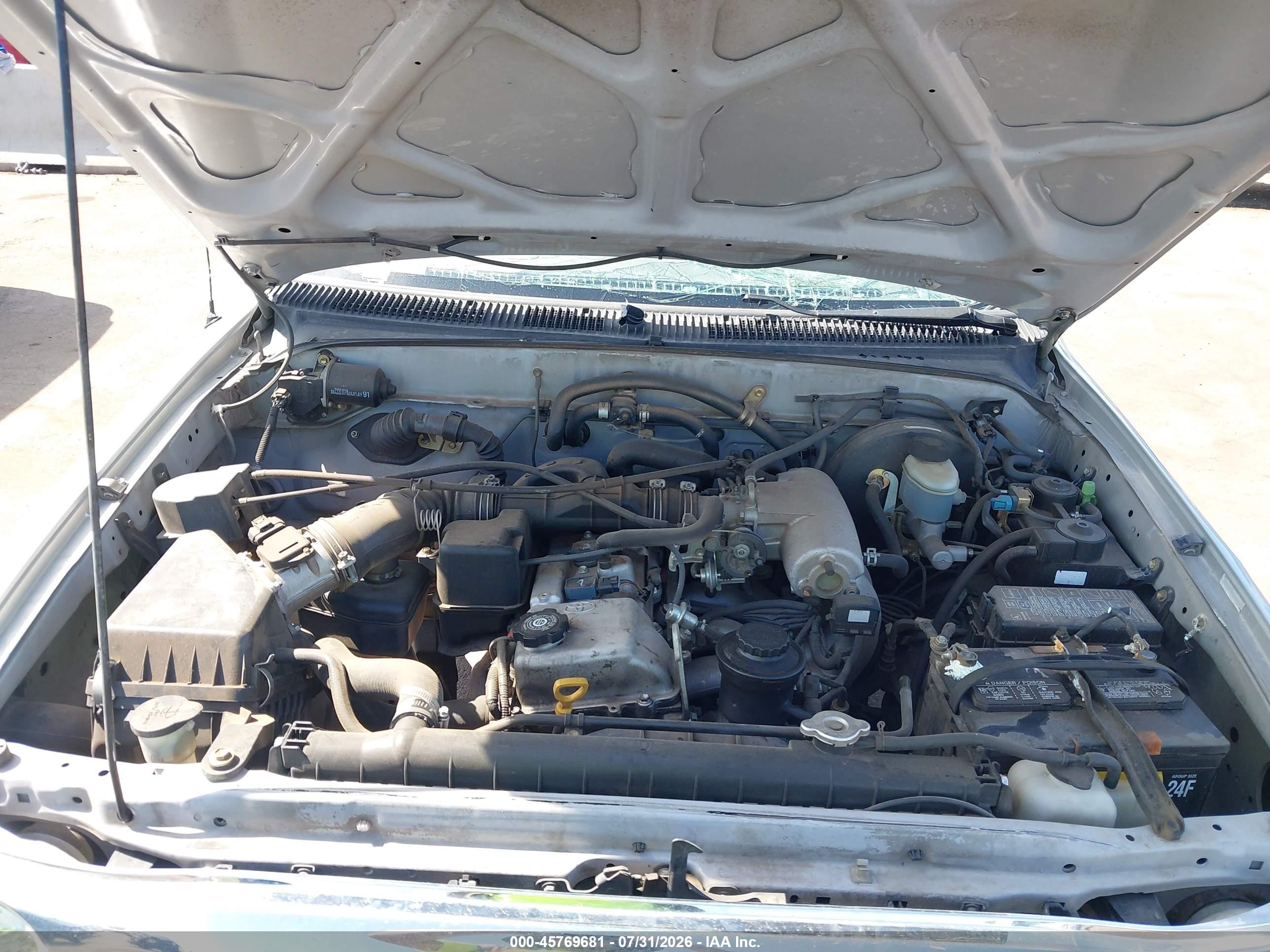 2001 Toyota Tacoma   Silver vin: 5TEVL52N51Z850243
