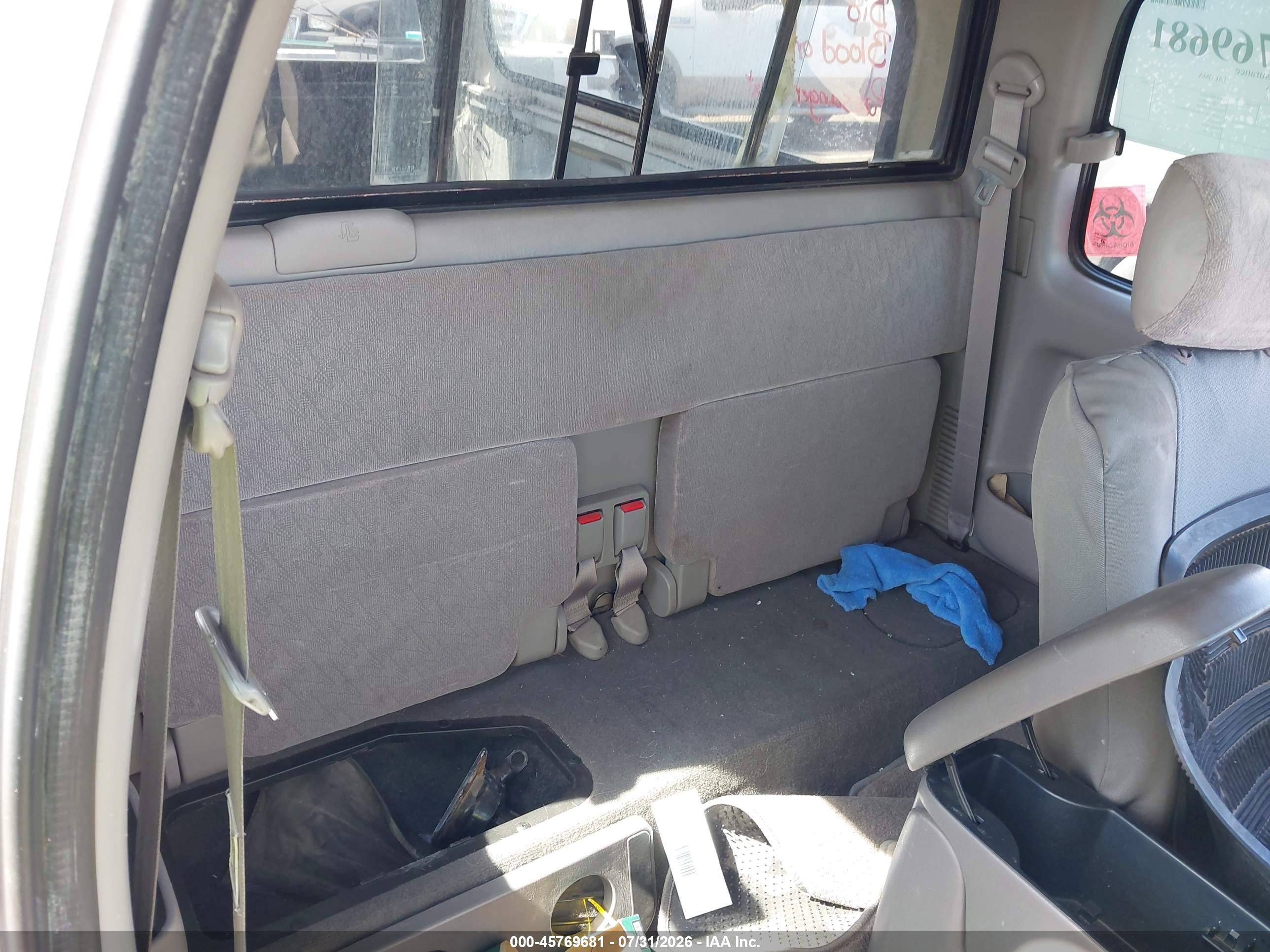 2001 Toyota Tacoma   Silver vin: 5TEVL52N51Z850243