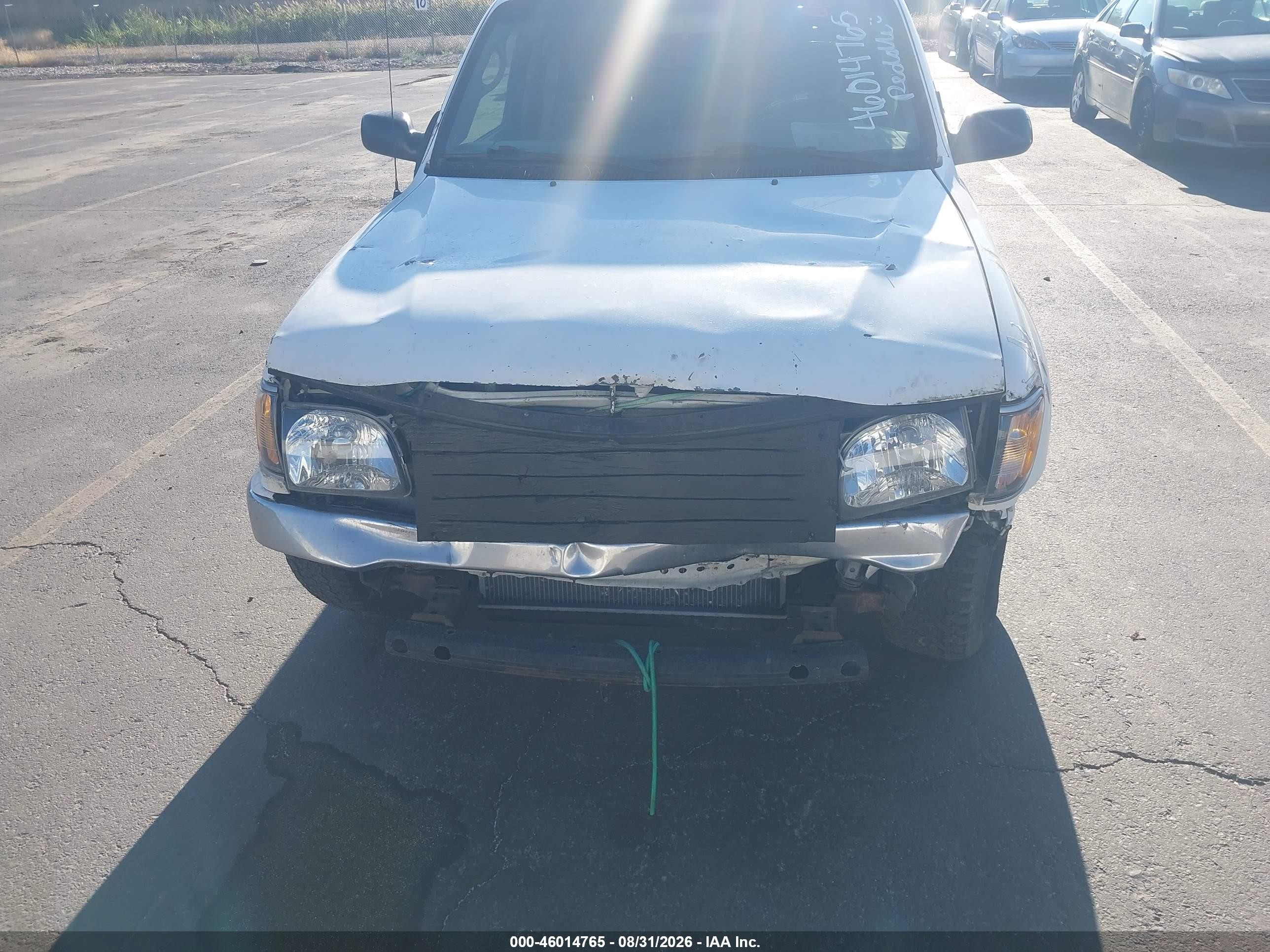2002 Toyota Tacoma   White vin: 5TEVL52N52Z118731