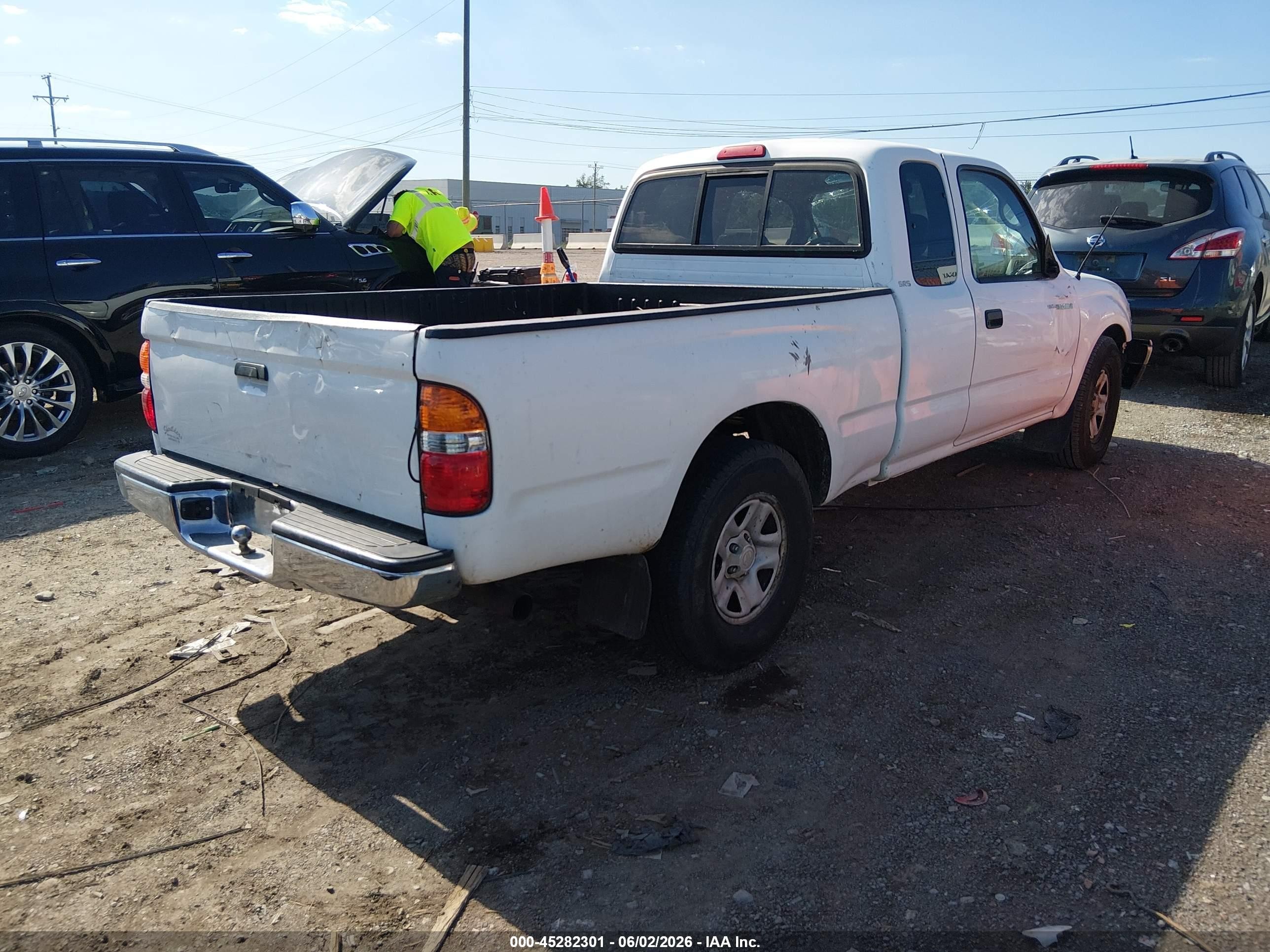 2004 Toyota Tacoma   White vin: 5TEVL52N54Z357392