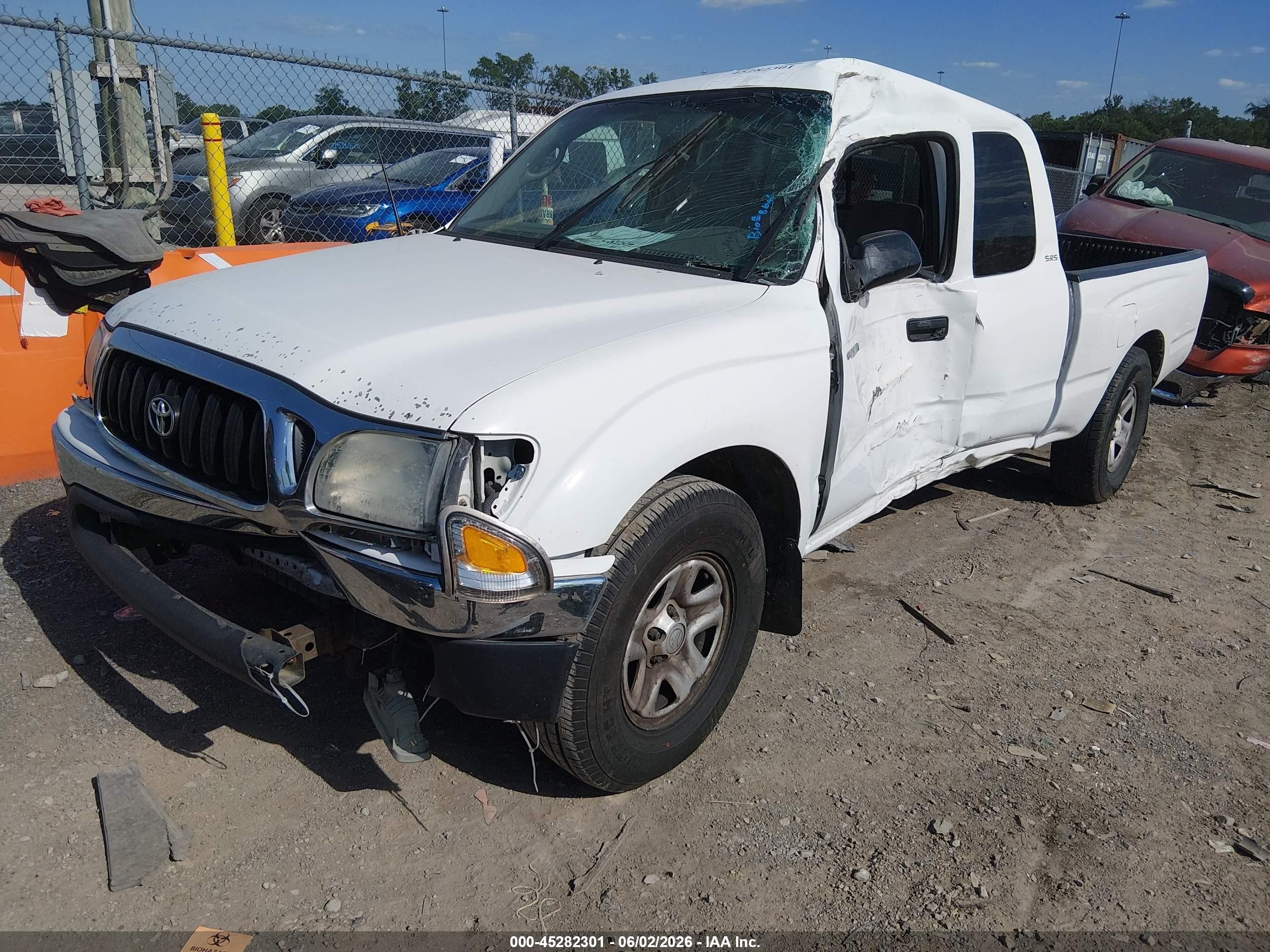 2004 Toyota Tacoma   White vin: 5TEVL52N54Z357392